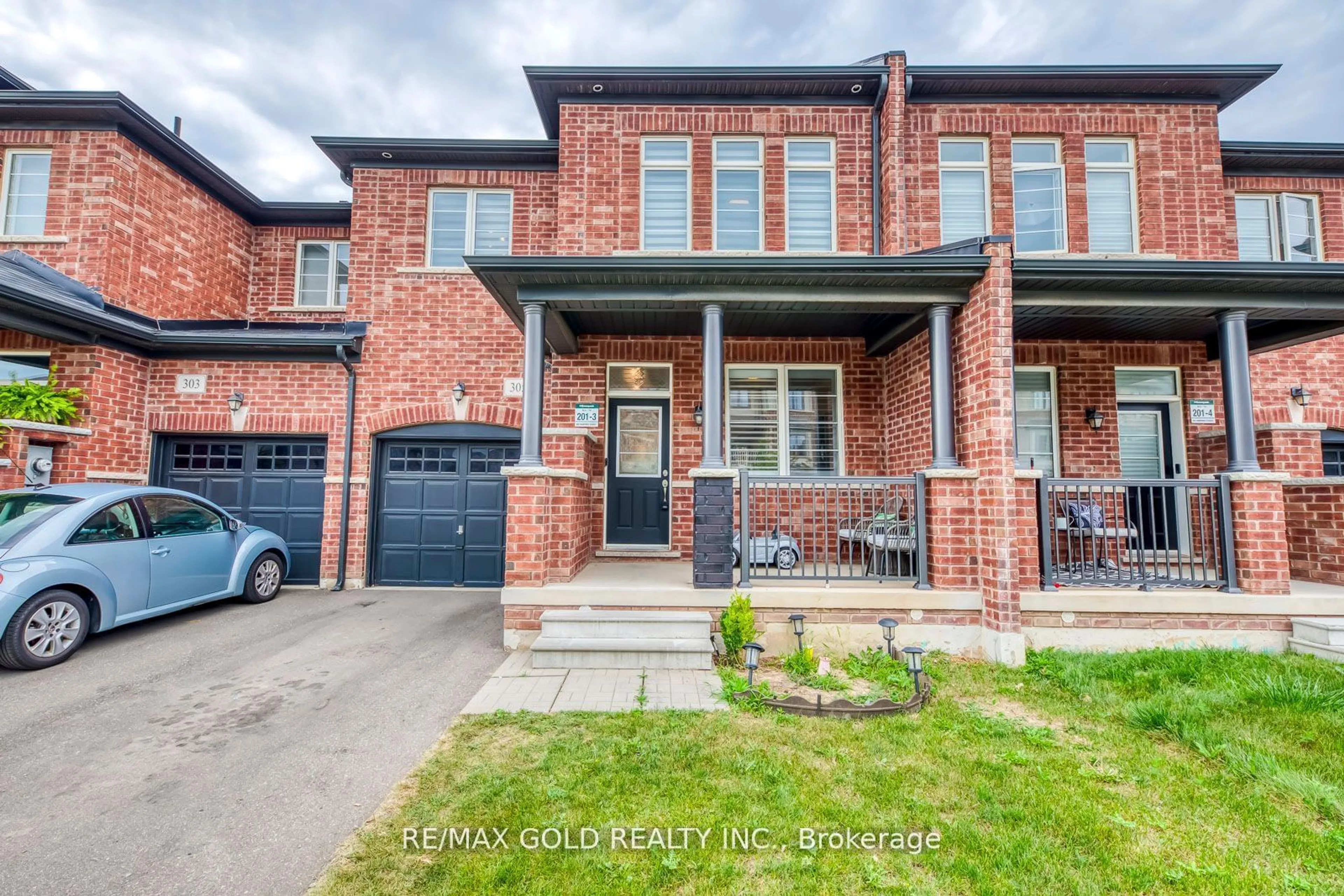 Home with brick exterior material for 305 Humphrey St, Hamilton Ontario L8B 1X4