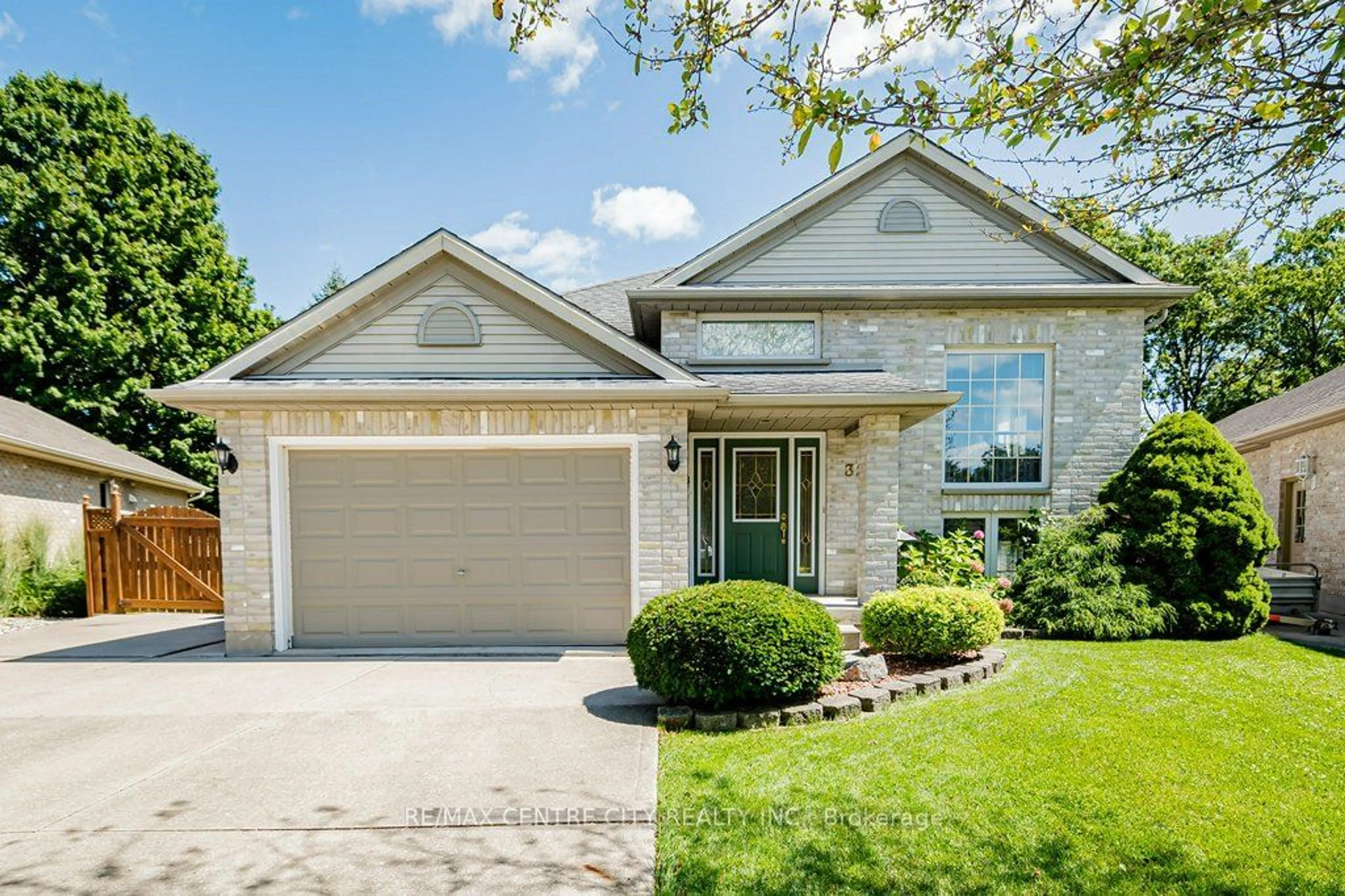 Home with brick exterior material for 32 SYMPHONY Crt, Central Elgin Ontario N5P 4K1