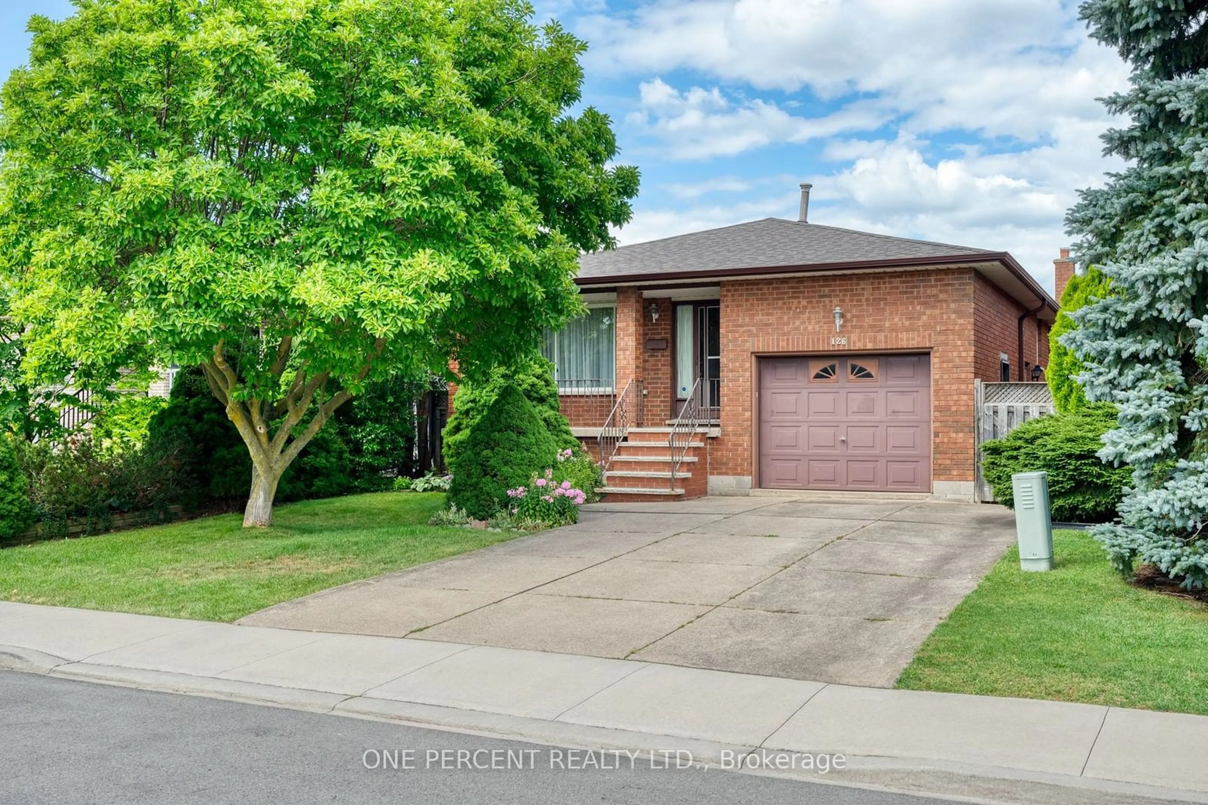 Frontside or backside of a home for 126 Trenholme Cres, Hamilton Ontario L8W 2L3