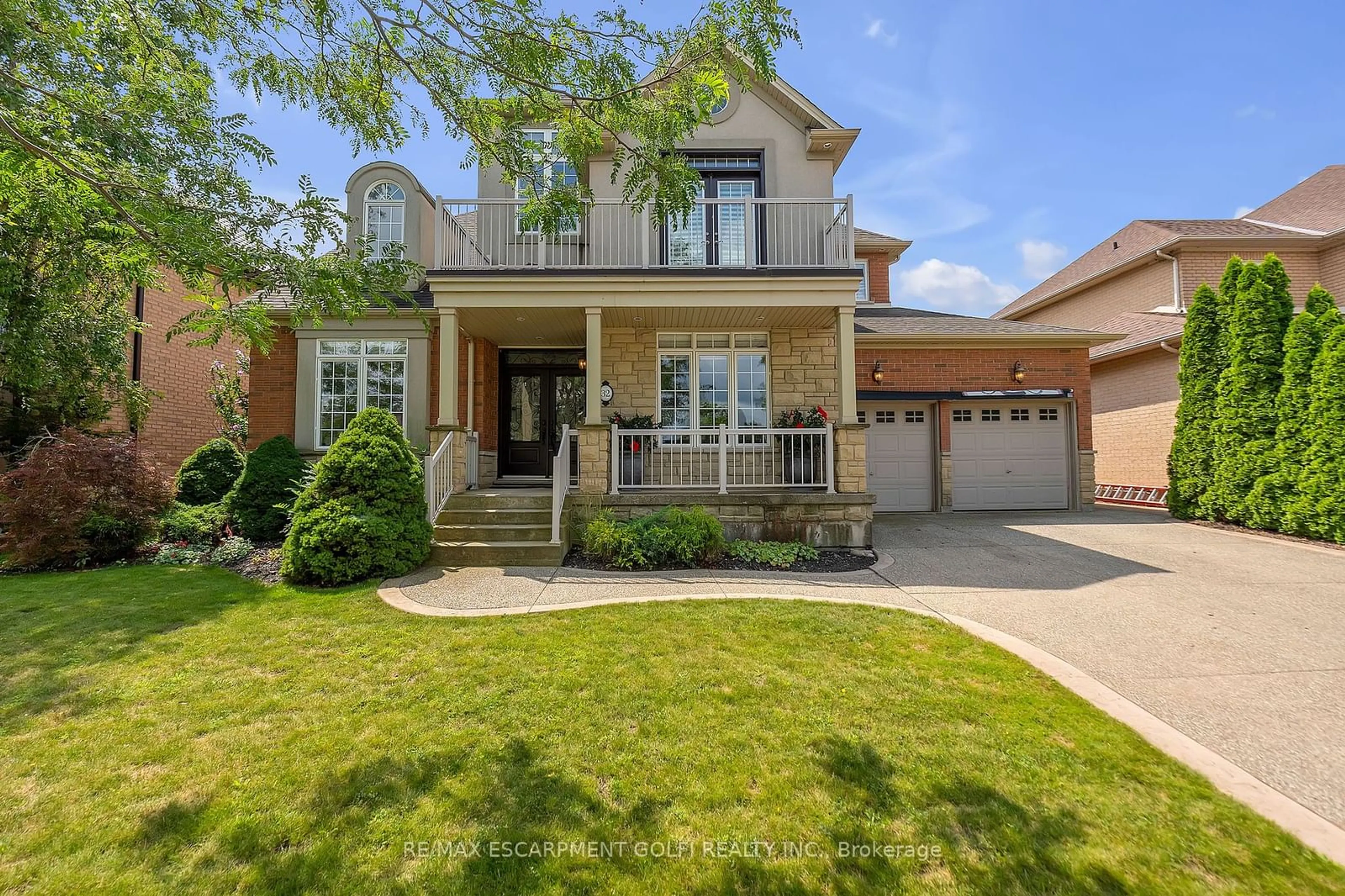 Frontside or backside of a home for 32 Mccollum Rd, Hamilton Ontario L8E 6B8