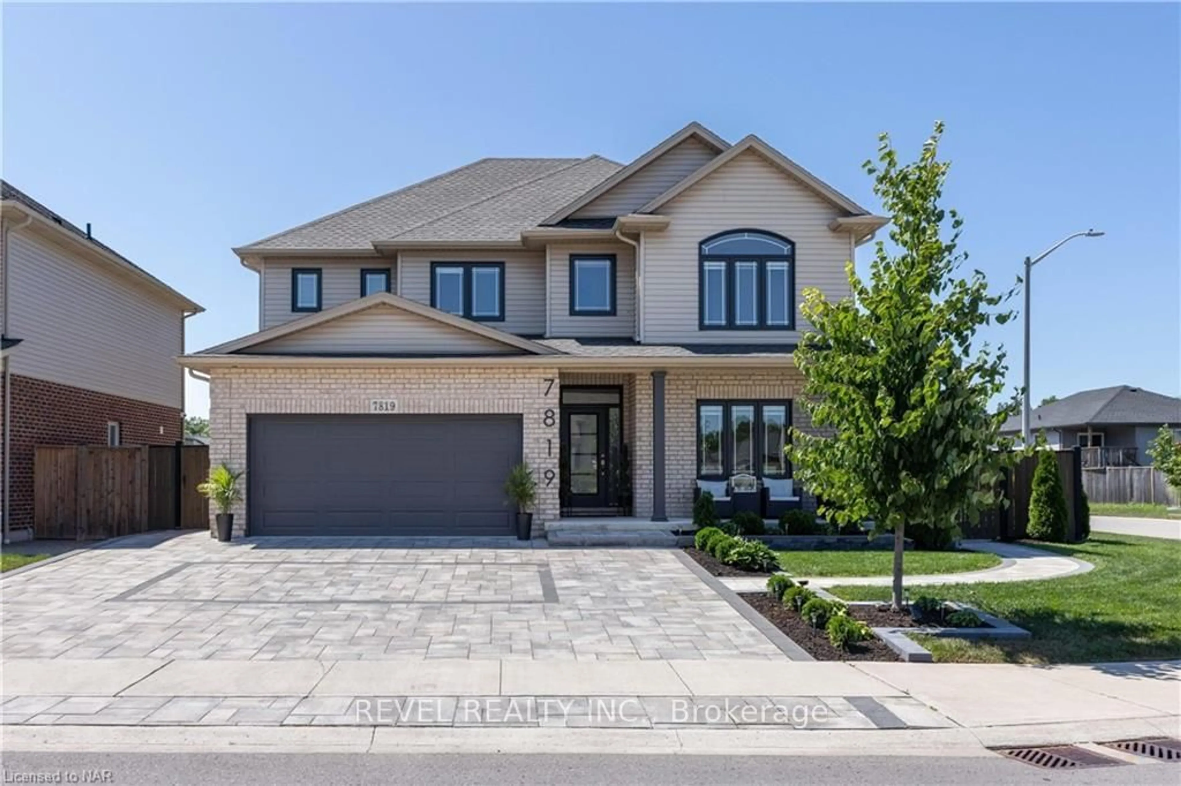 Frontside or backside of a home, the street view for 7819 Pender St, Niagara Falls Ontario L2G 0H3