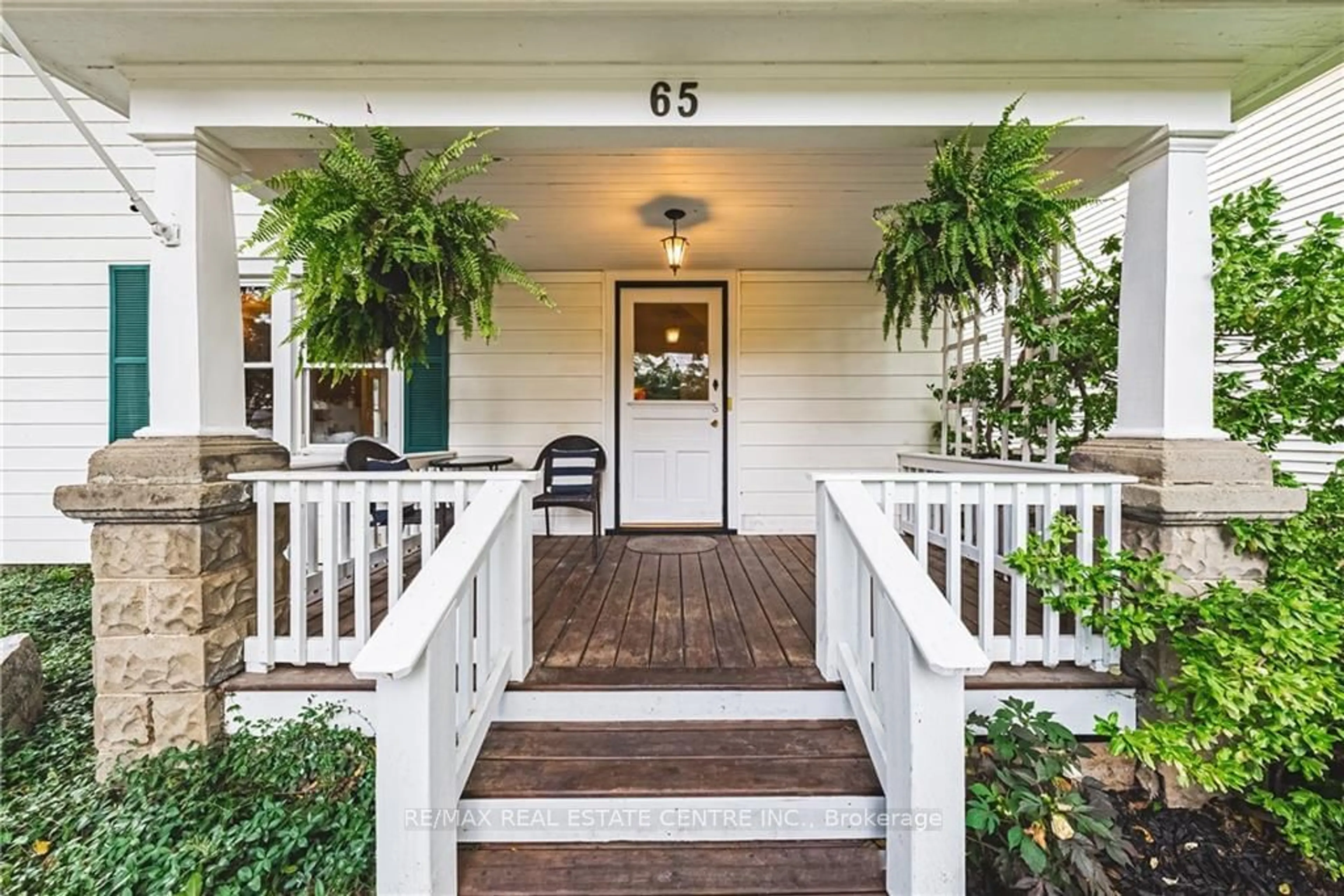 Indoor entryway, wood floors for 65 Banff St, Haldimand Ontario N3W 1C2