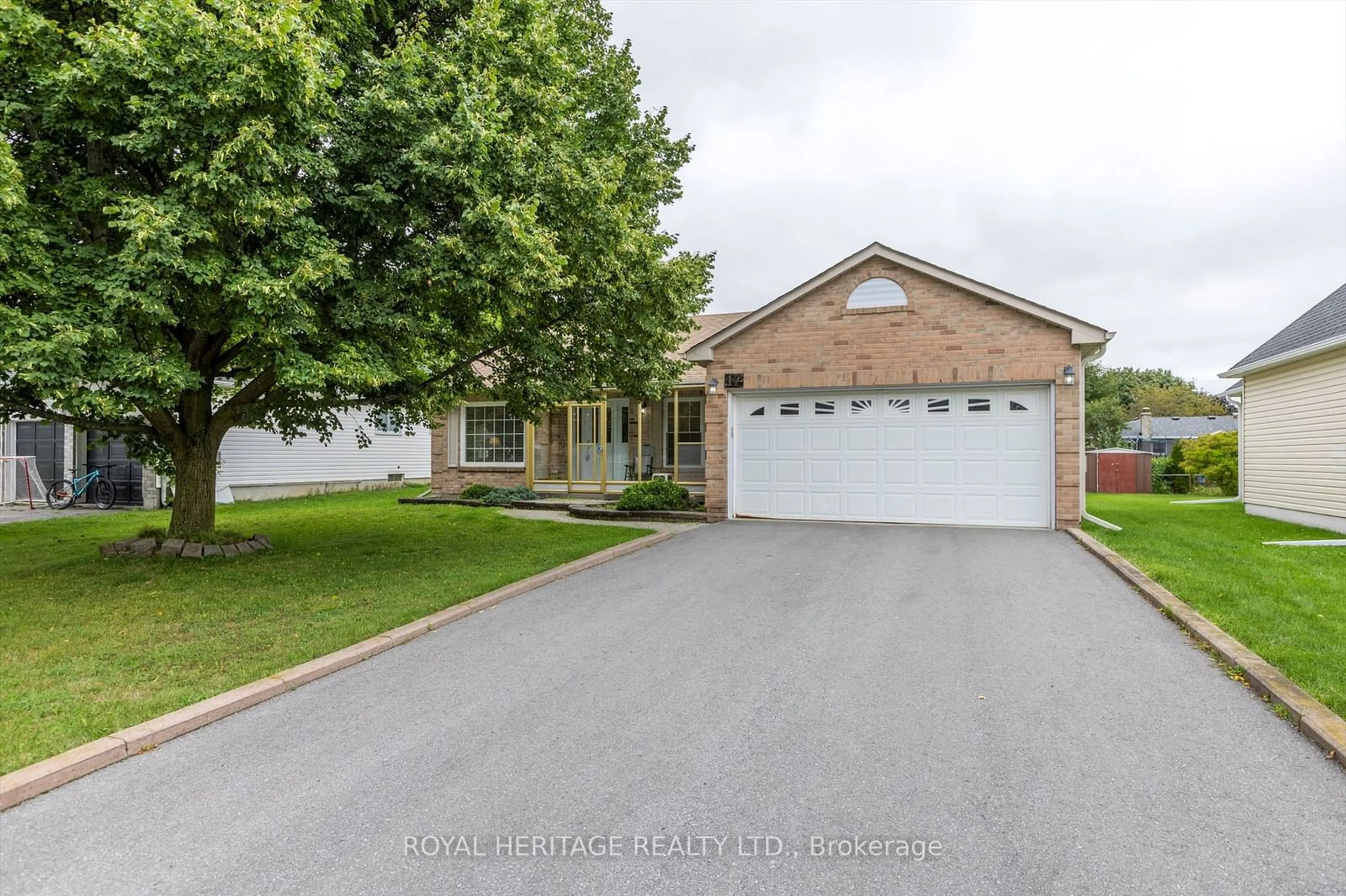 Frontside or backside of a home for 17 Cedar Crt, Kawartha Lakes Ontario K9V 6B1