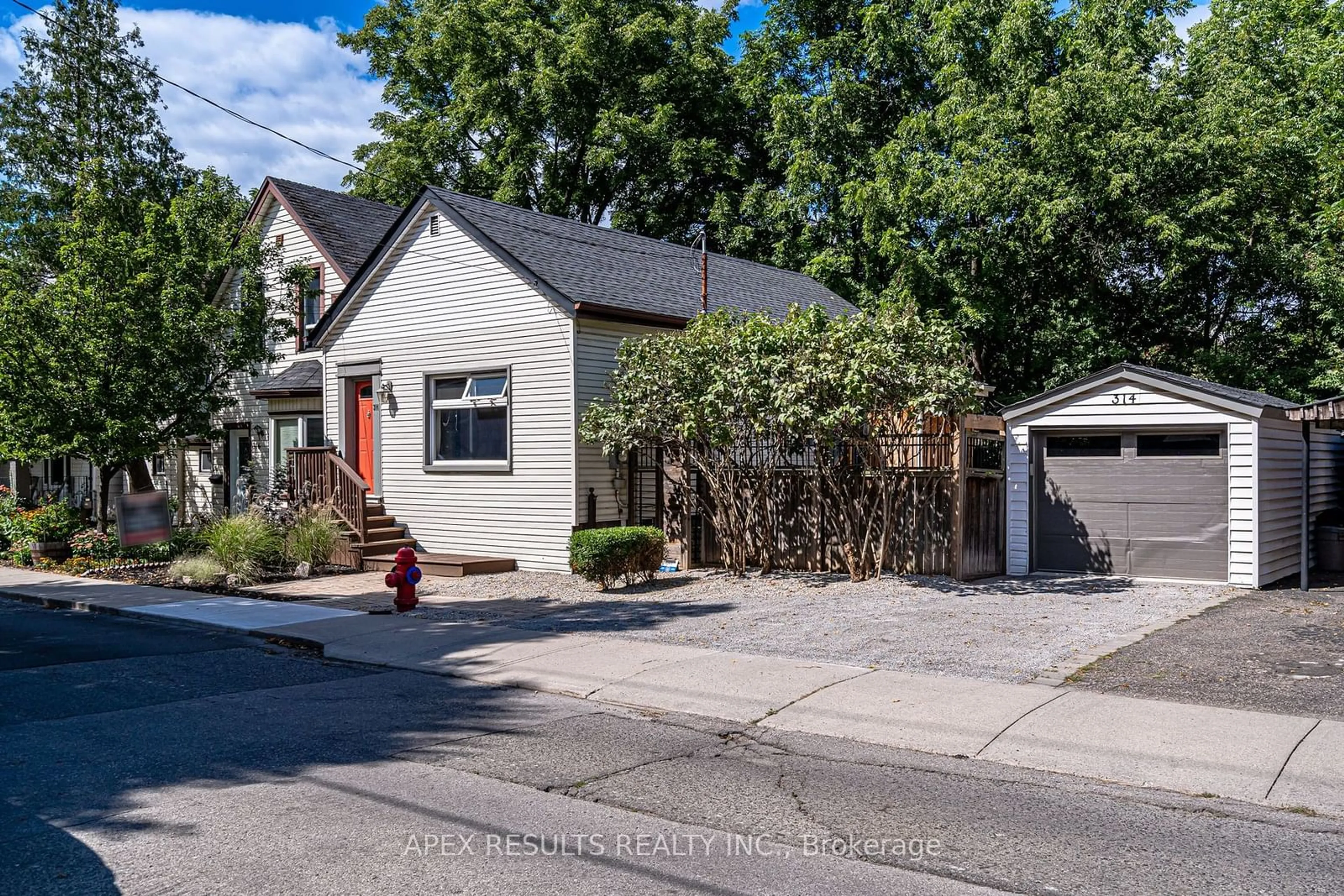 A pic from exterior of the house or condo for 314 Hunter St, Hamilton Ontario L8P 1S4