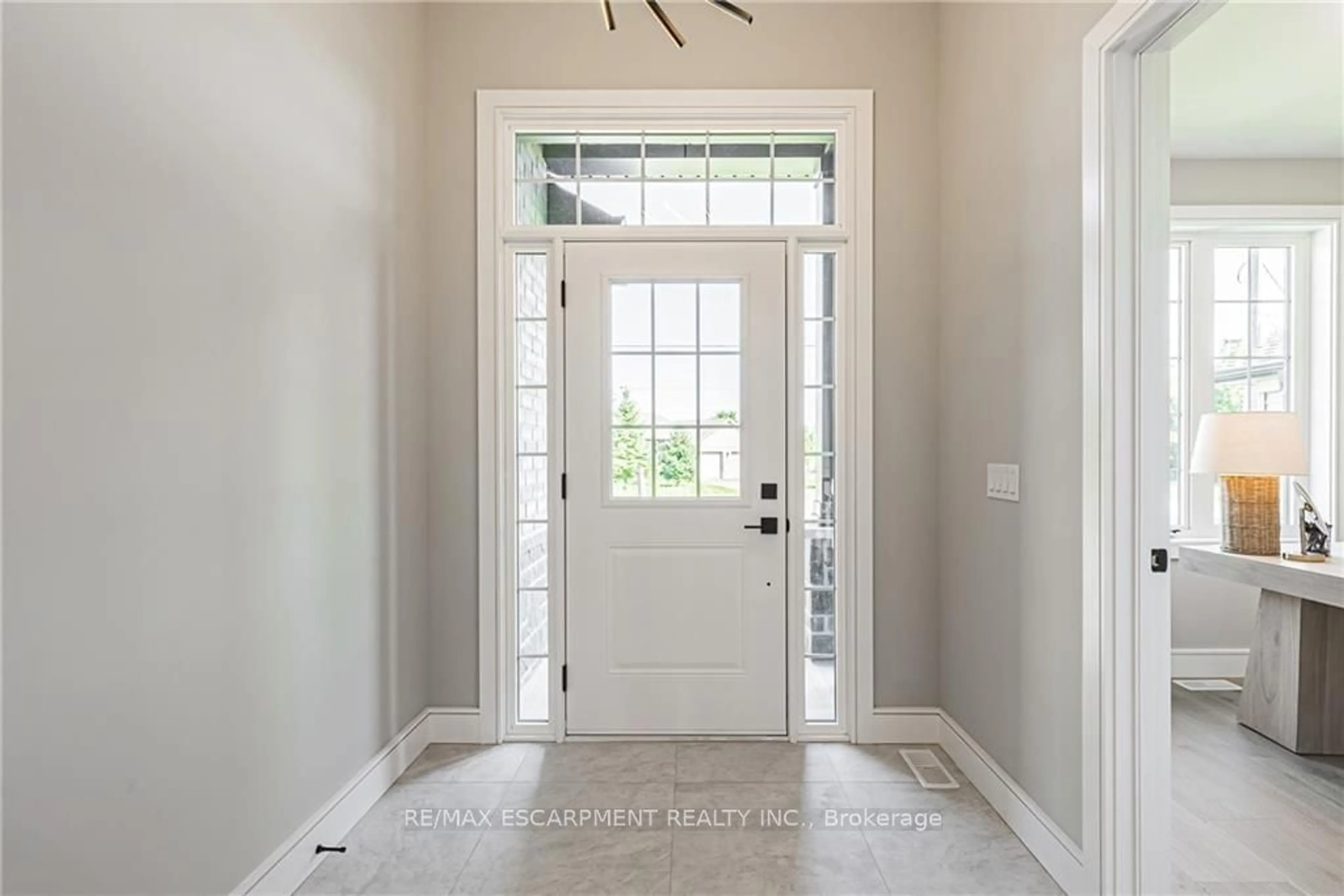 Indoor entryway, wood floors for 4112 Fly Rd, Lincoln Ontario L0R 1G0