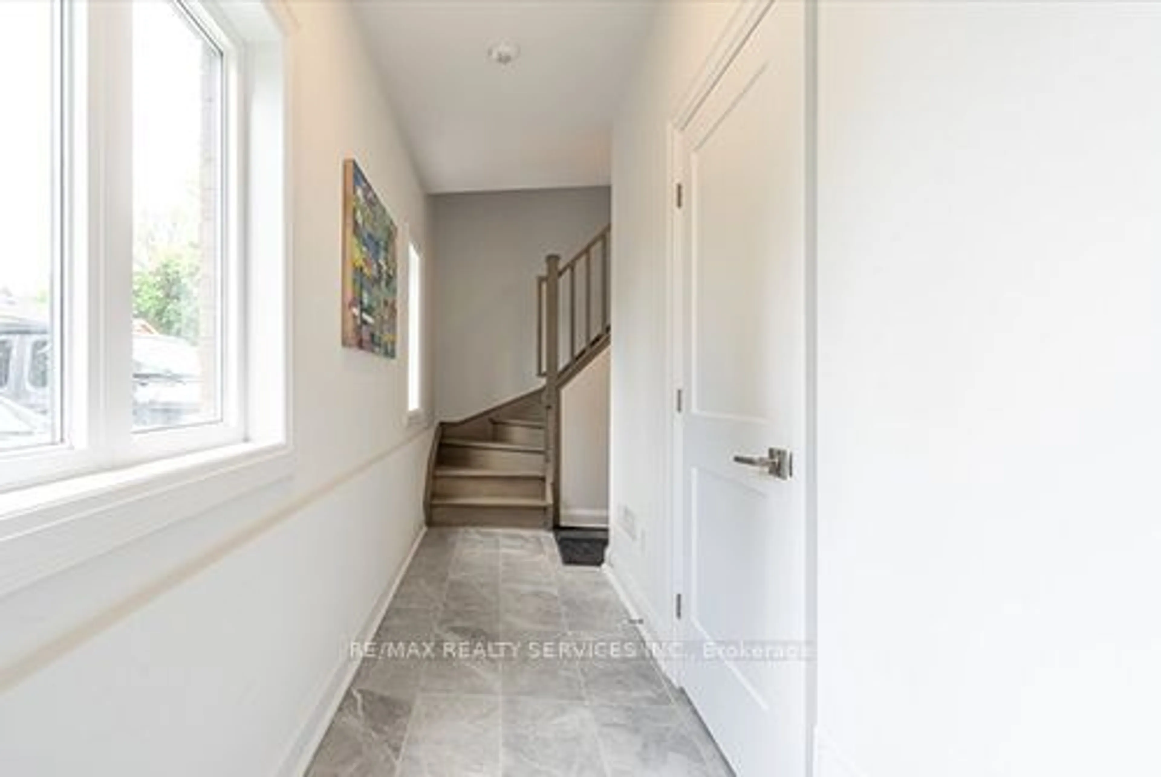 Indoor entryway, cement floor for 294 Vine St ##47, St. Catharines Ontario L2M 4T3