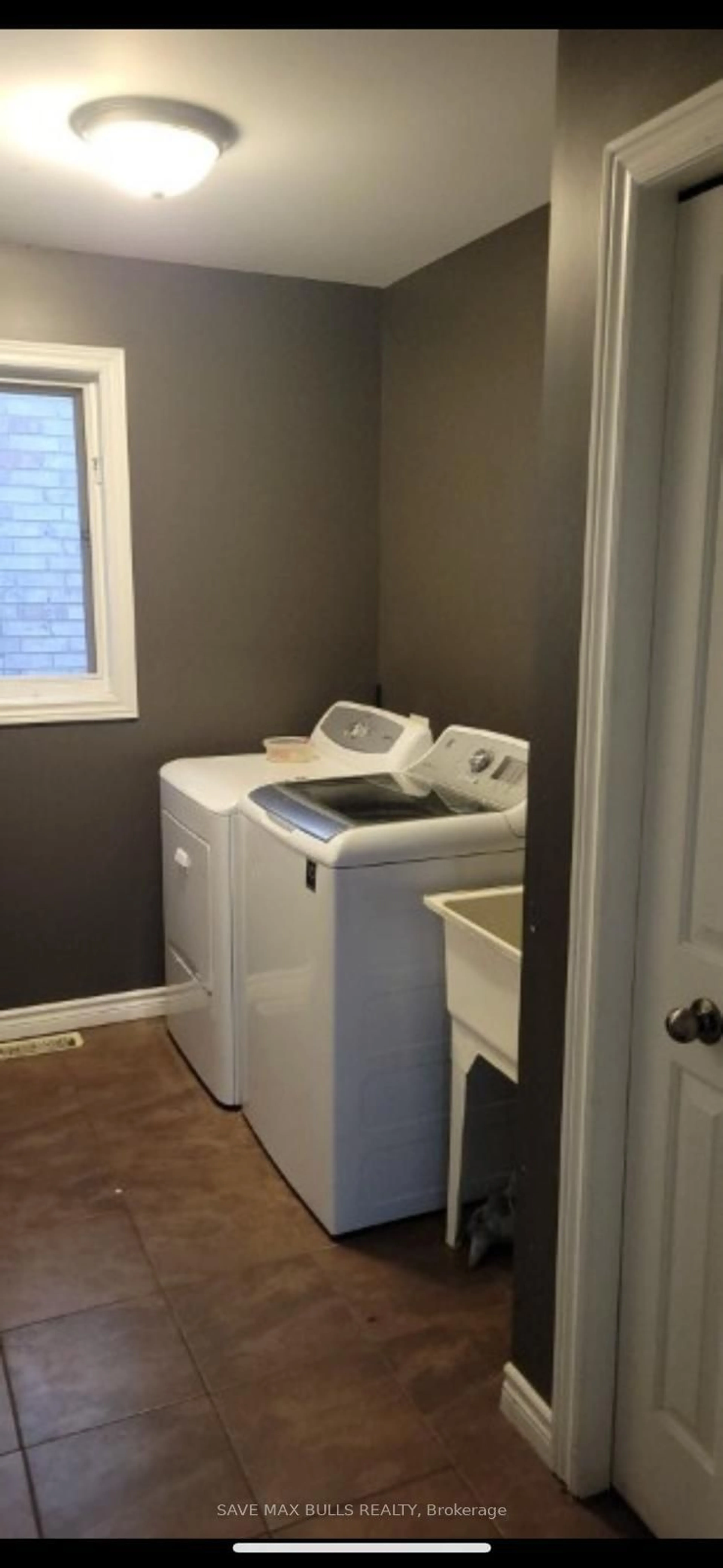 Laundry room for 58 Wilkes St, Brantford Ontario N3T 4J6