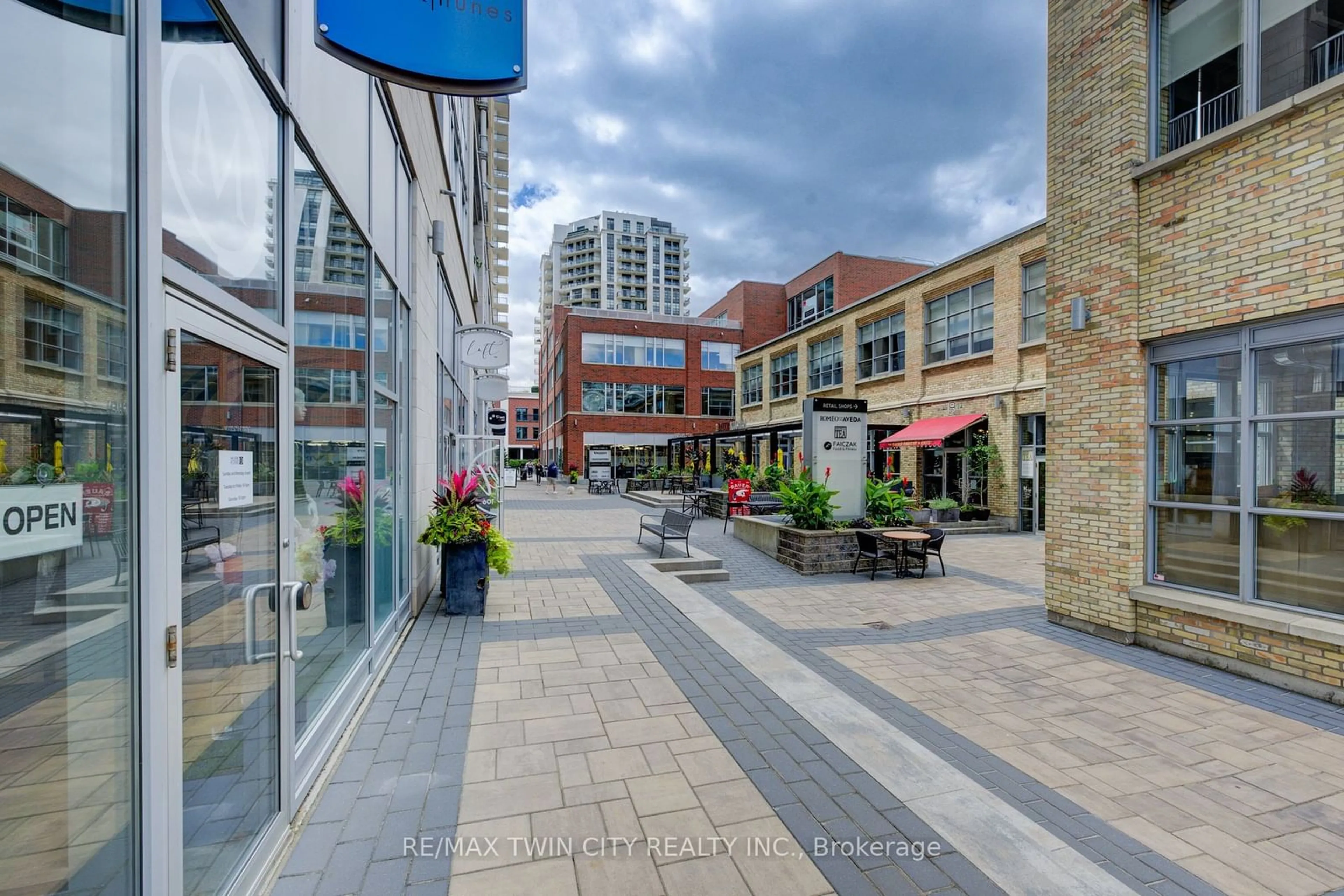 Patio, the street view for 191 King St #1202, Waterloo Ontario N2J 1R1