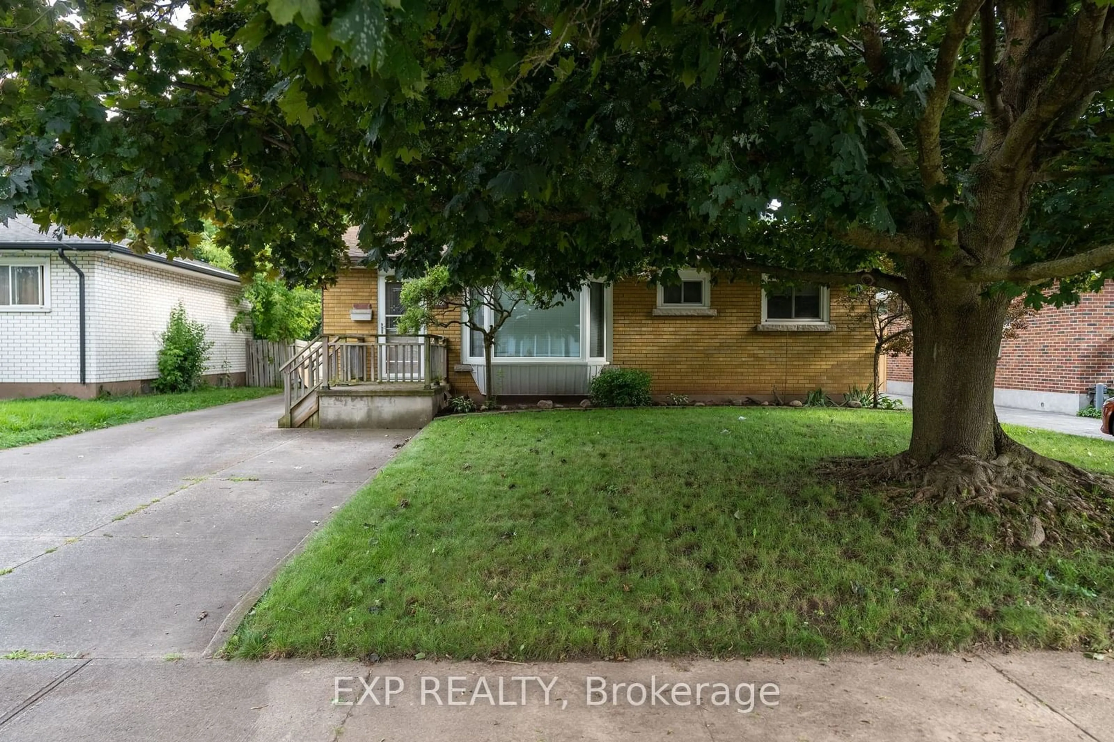 Frontside or backside of a home for 6326 Doreen Dr, Niagara Falls Ontario L2E 5K2