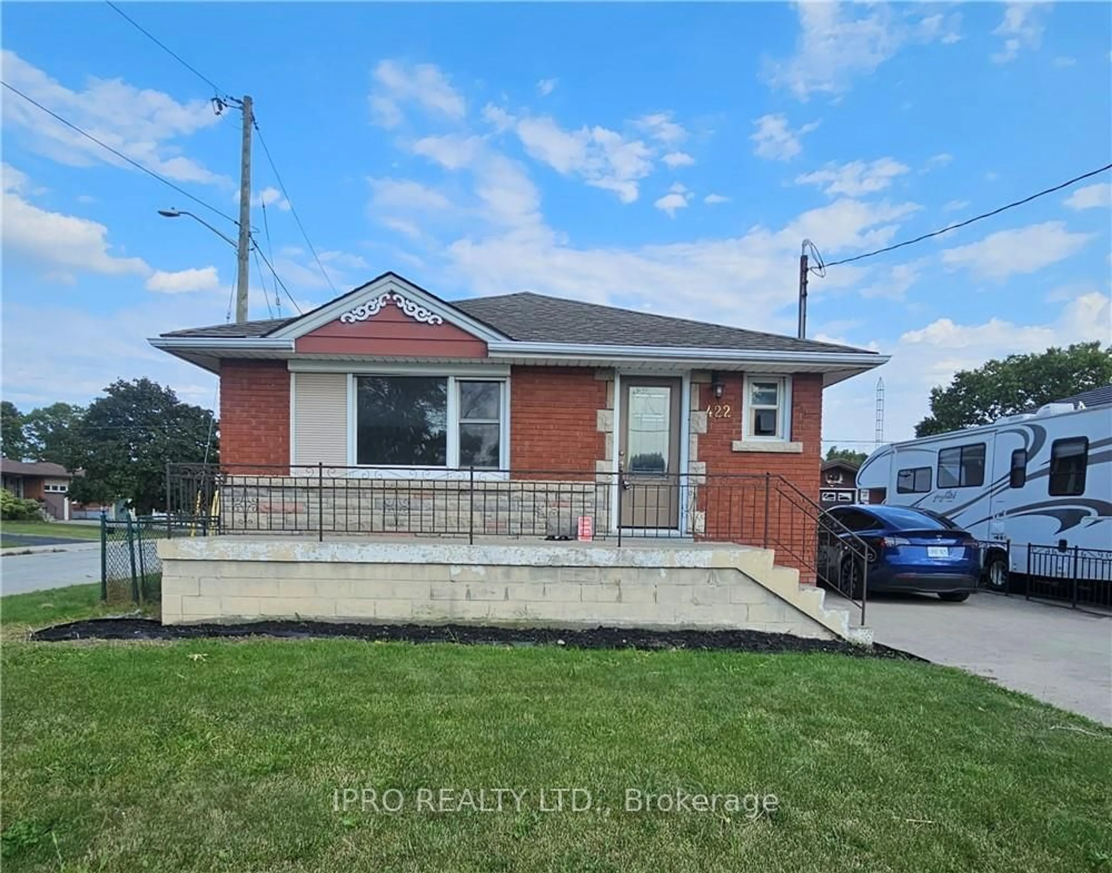 Frontside or backside of a home for 422 Talbot St, Hamilton Ontario L8H 6T4