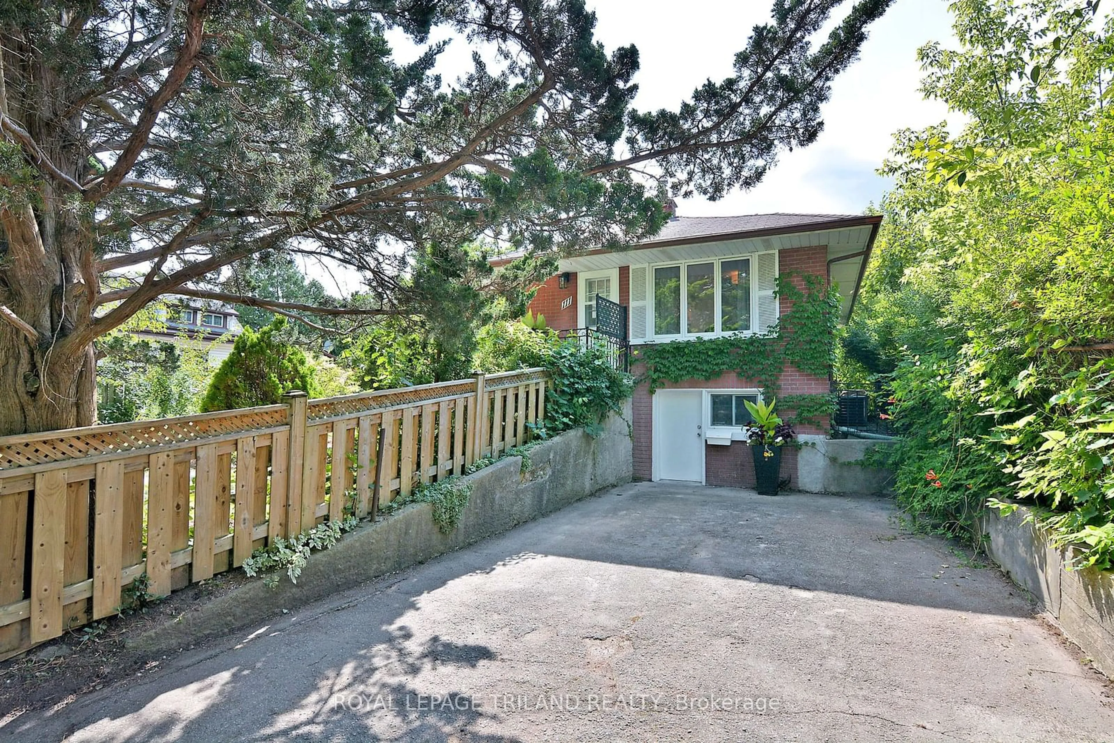 A pic from exterior of the house or condo, the street view for 111 Gladstone Ave, London Ontario N5Z 3R6