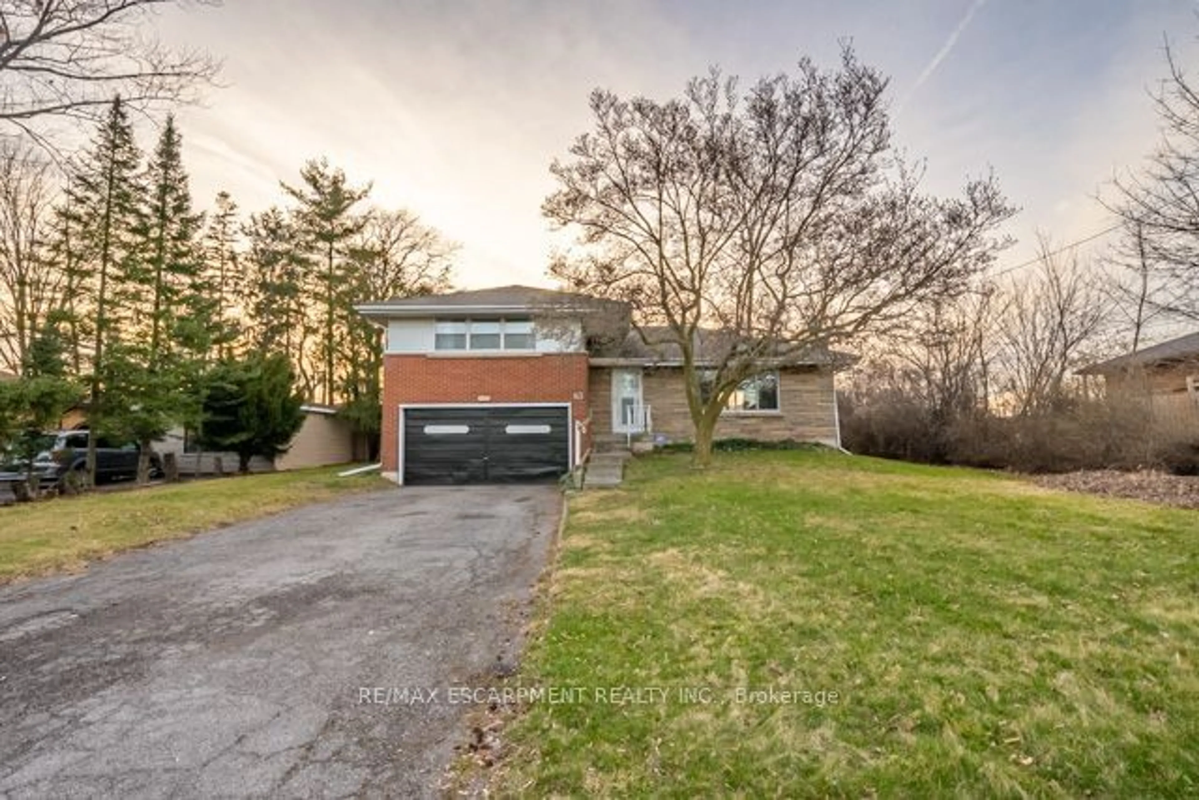 Frontside or backside of a home for 63 Deerhurst Rd, Hamilton Ontario L8E 2E6