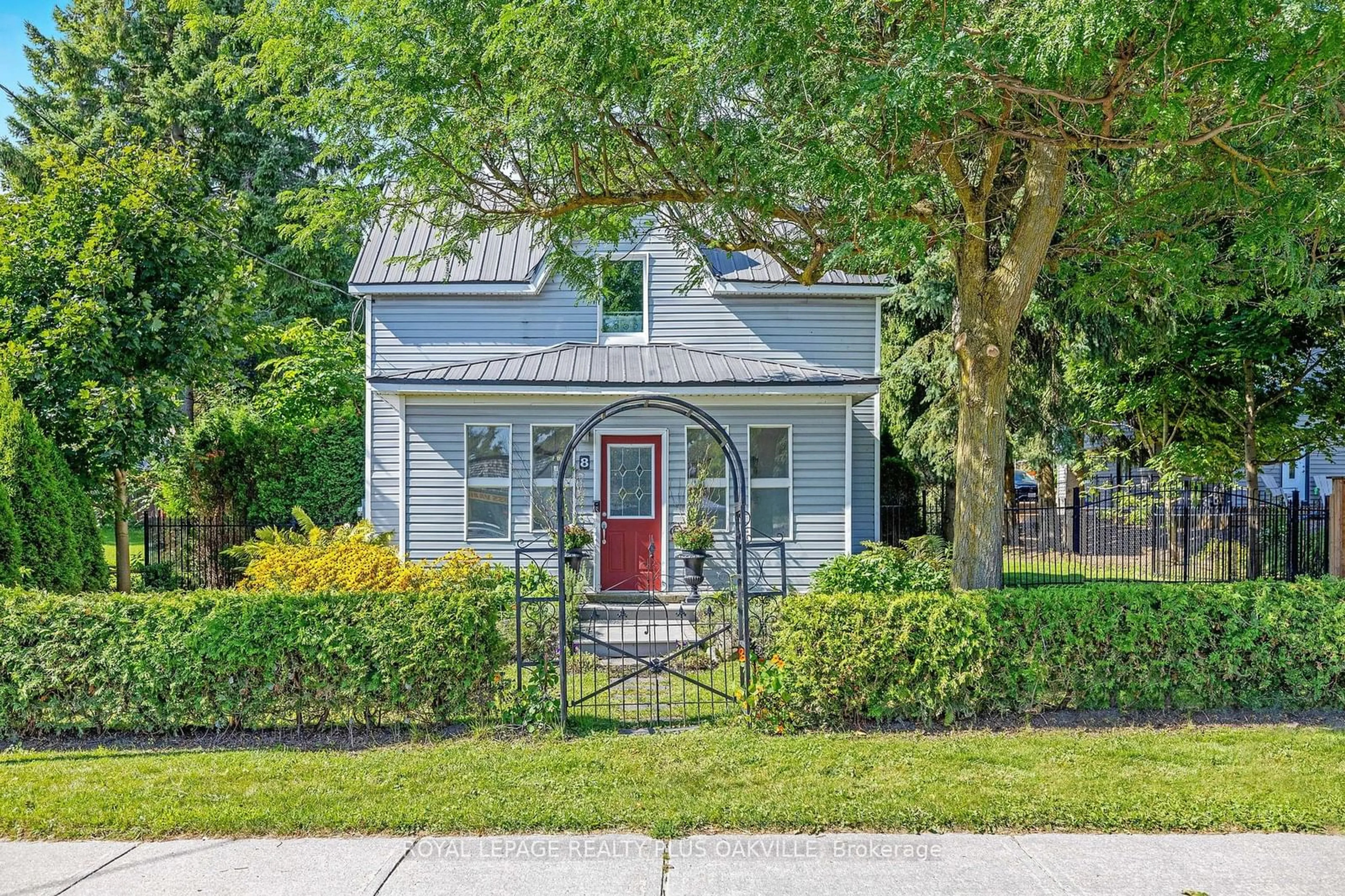 Frontside or backside of a home, cottage for 8 Main St, Erin Ontario N0B 1T0