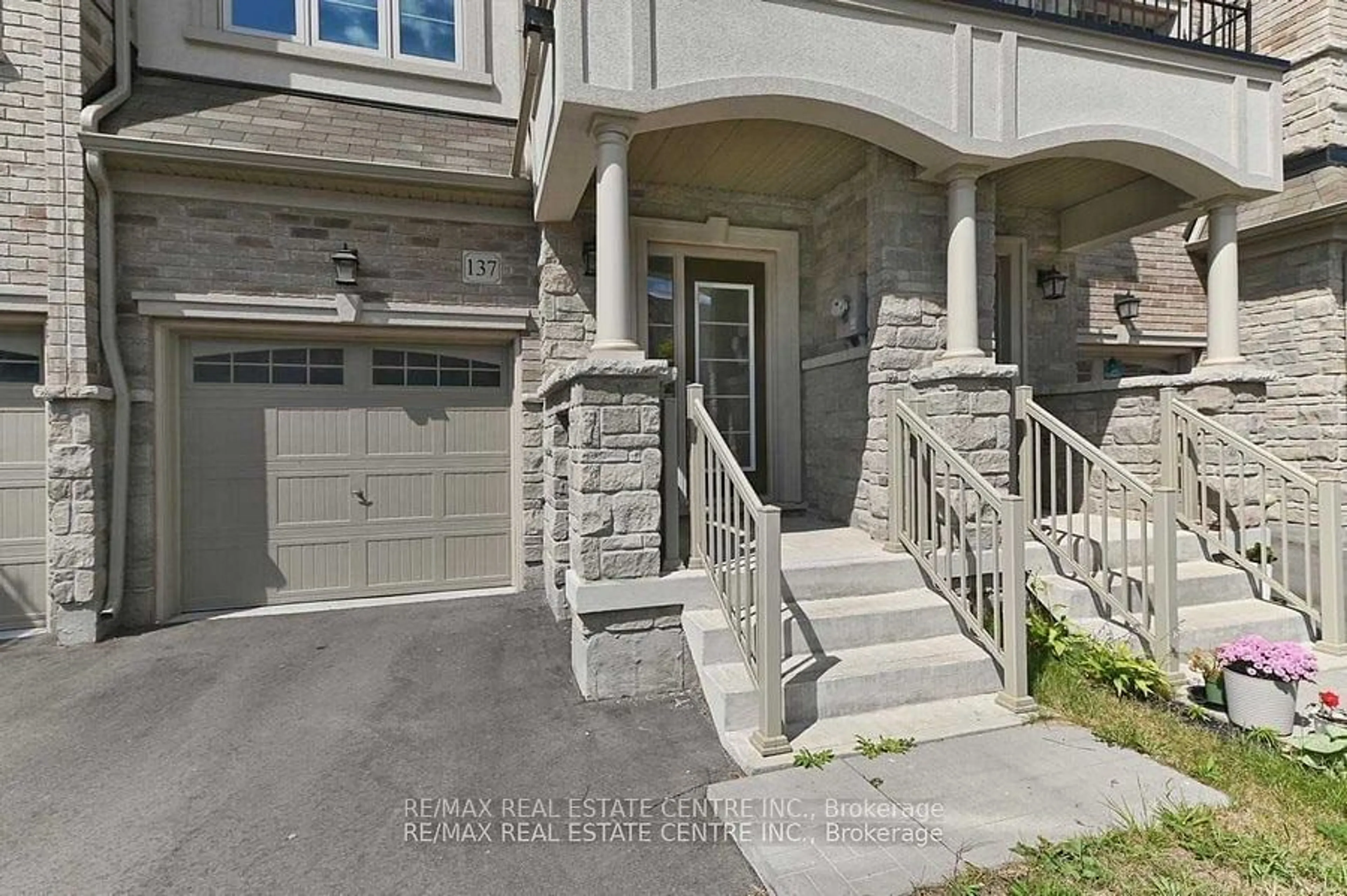 A pic from exterior of the house or condo for 137 Borers Creek Cres, Hamilton Ontario L8B 1W3