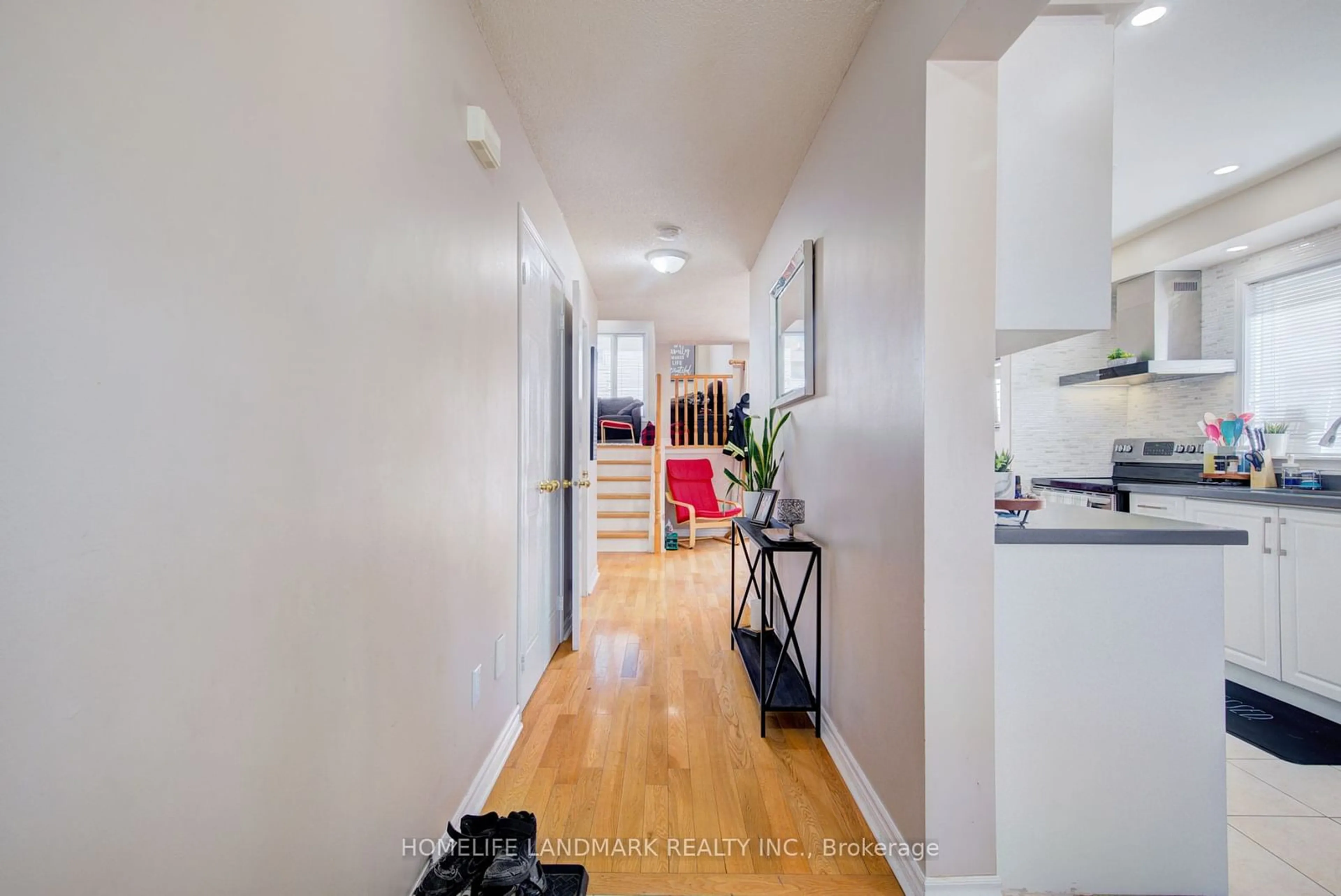 Indoor entryway, wood floors for 164 Brian Blvd, Hamilton Ontario L8B 0C9