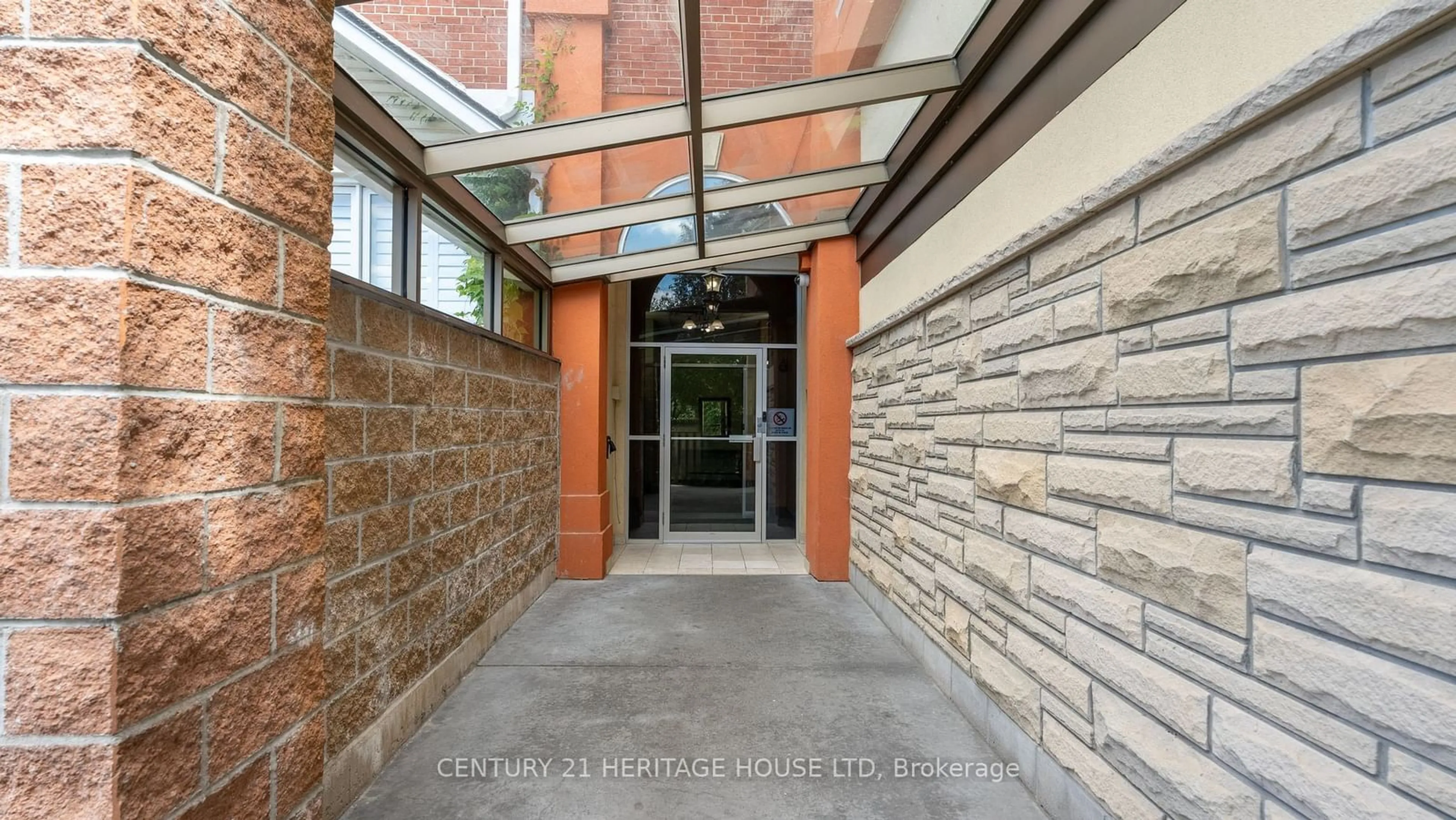 Indoor foyer for 111 Grey St #209, Brantford Ontario N3S 4V8