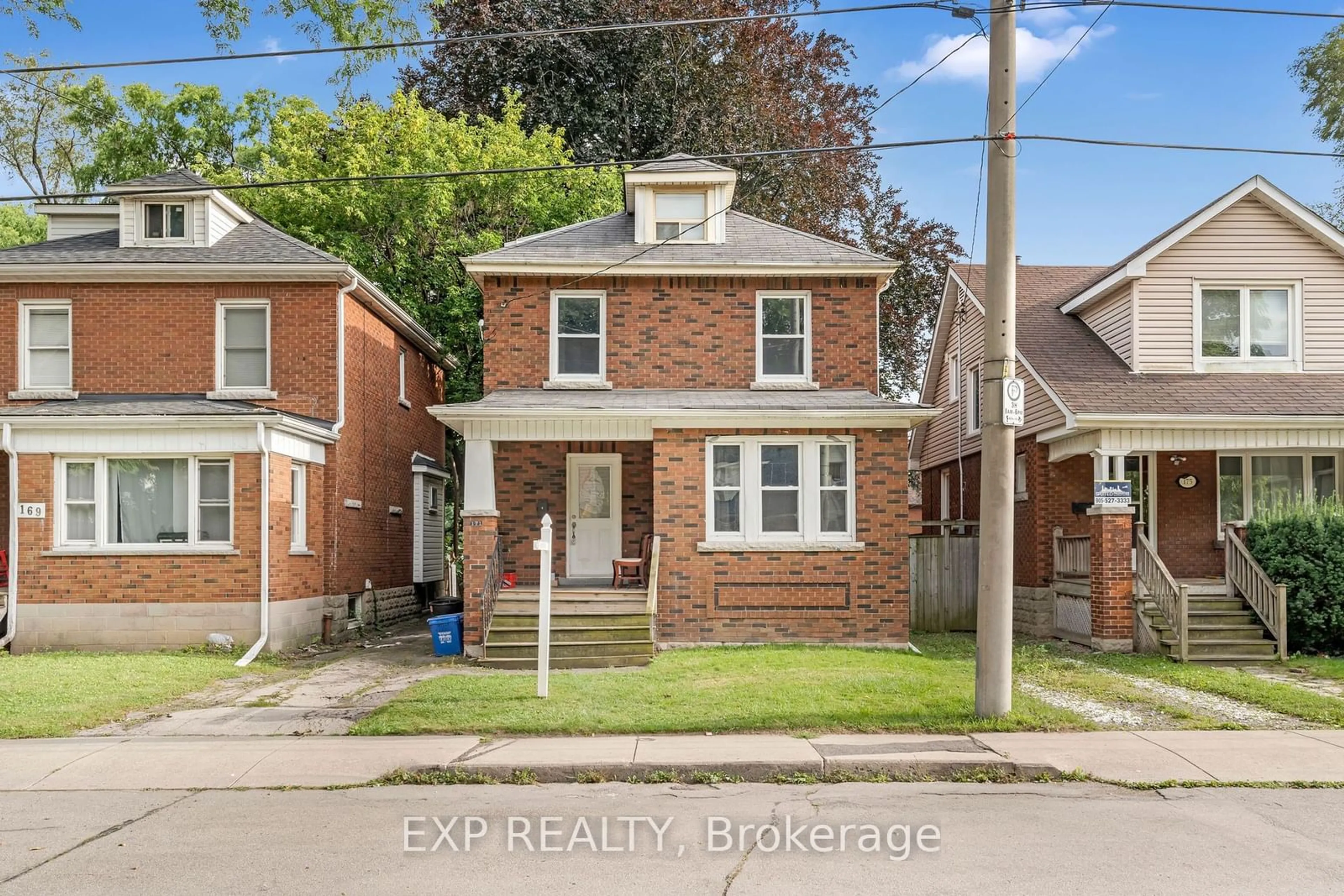 Frontside or backside of a home for 171 Arkell St, Hamilton Ontario L8S 1N9