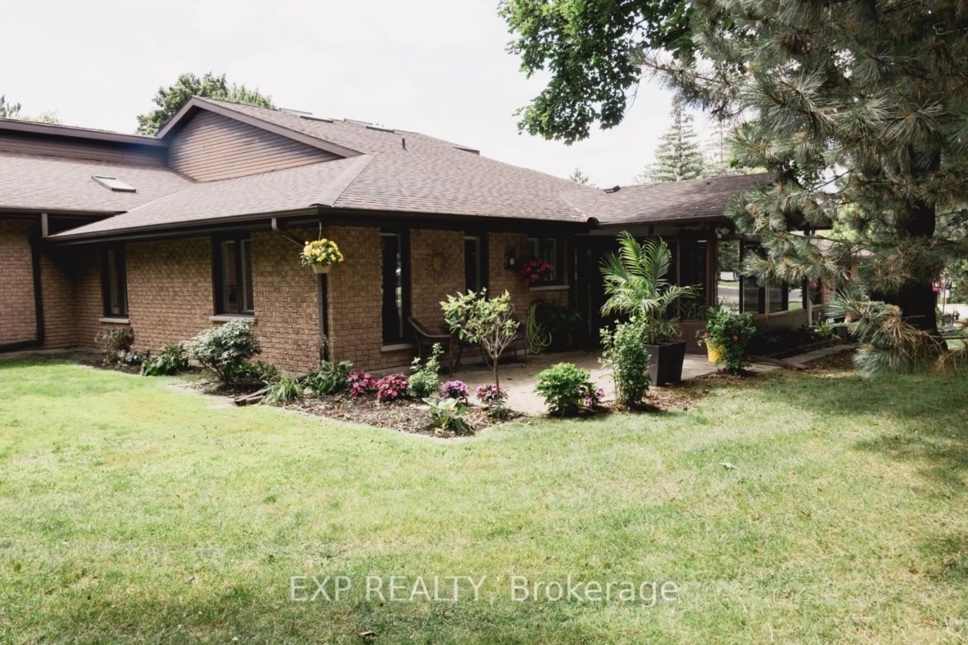 Frontside or backside of a home, cottage for 681 Whitaker St #3, Peterborough Ontario K9H 7K3