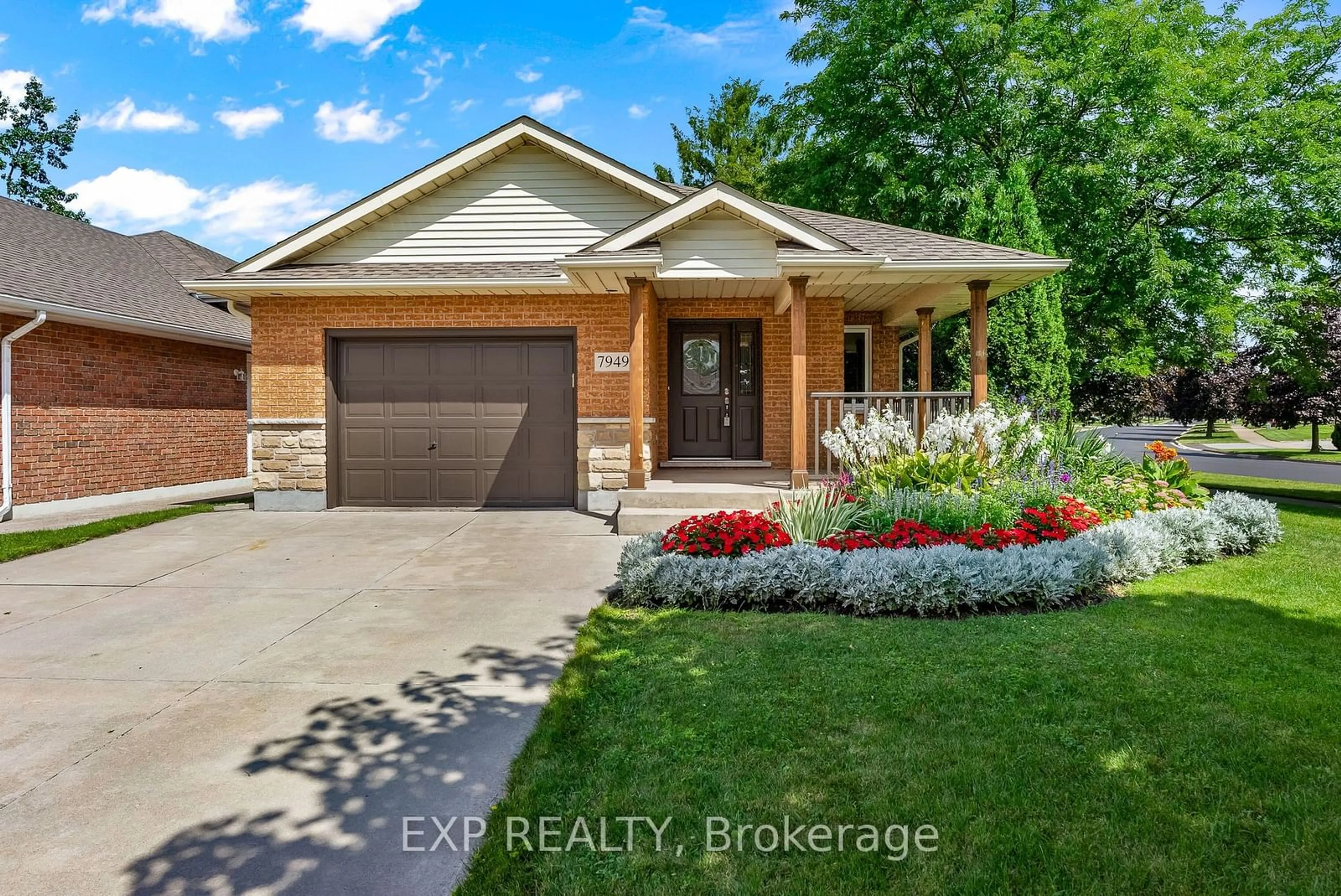 Home with brick exterior material for 7949 Grossi Crt, Niagara Falls Ontario L2H 3G8