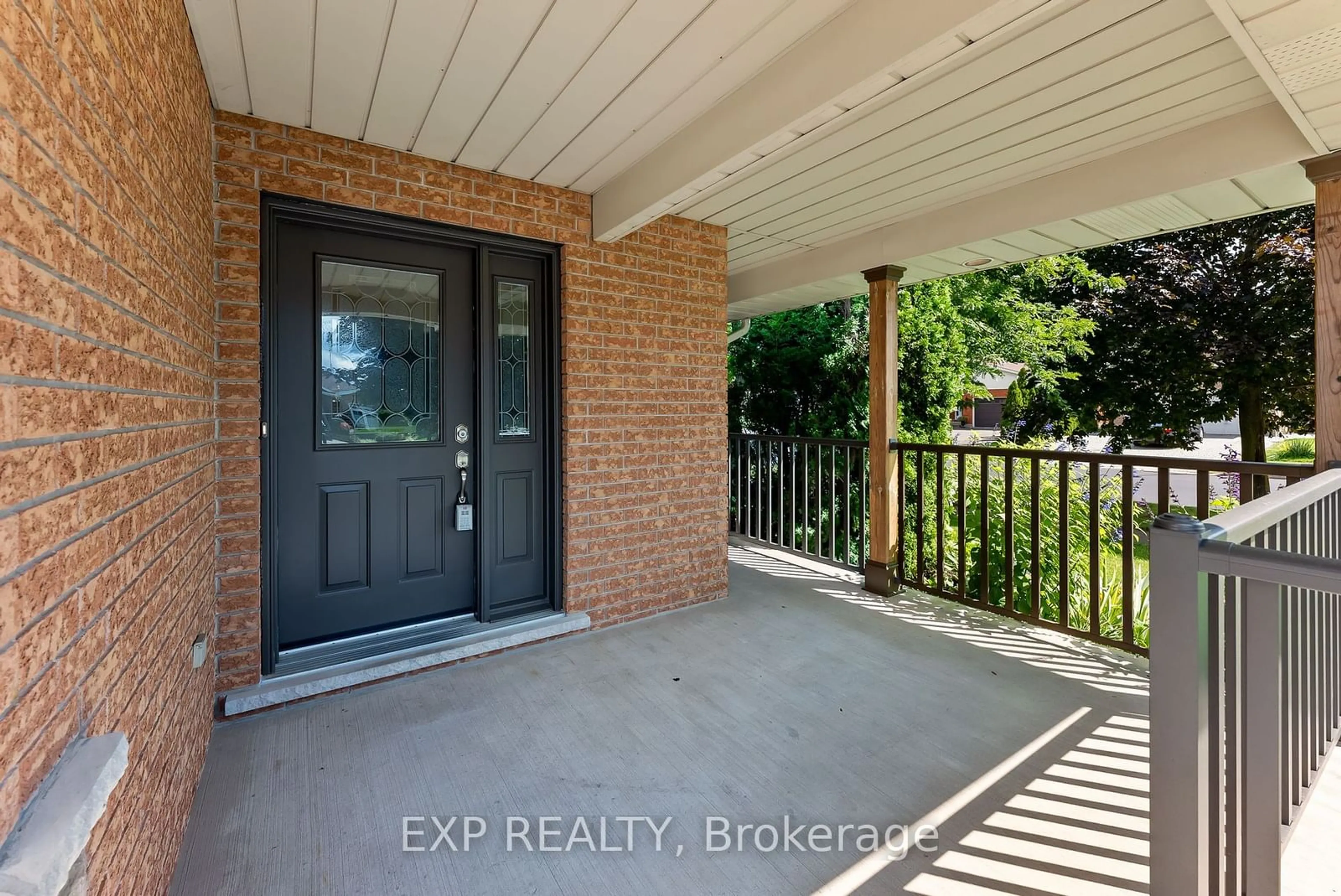 Indoor entryway, wood floors for 7949 Grossi Crt, Niagara Falls Ontario L2H 3G8