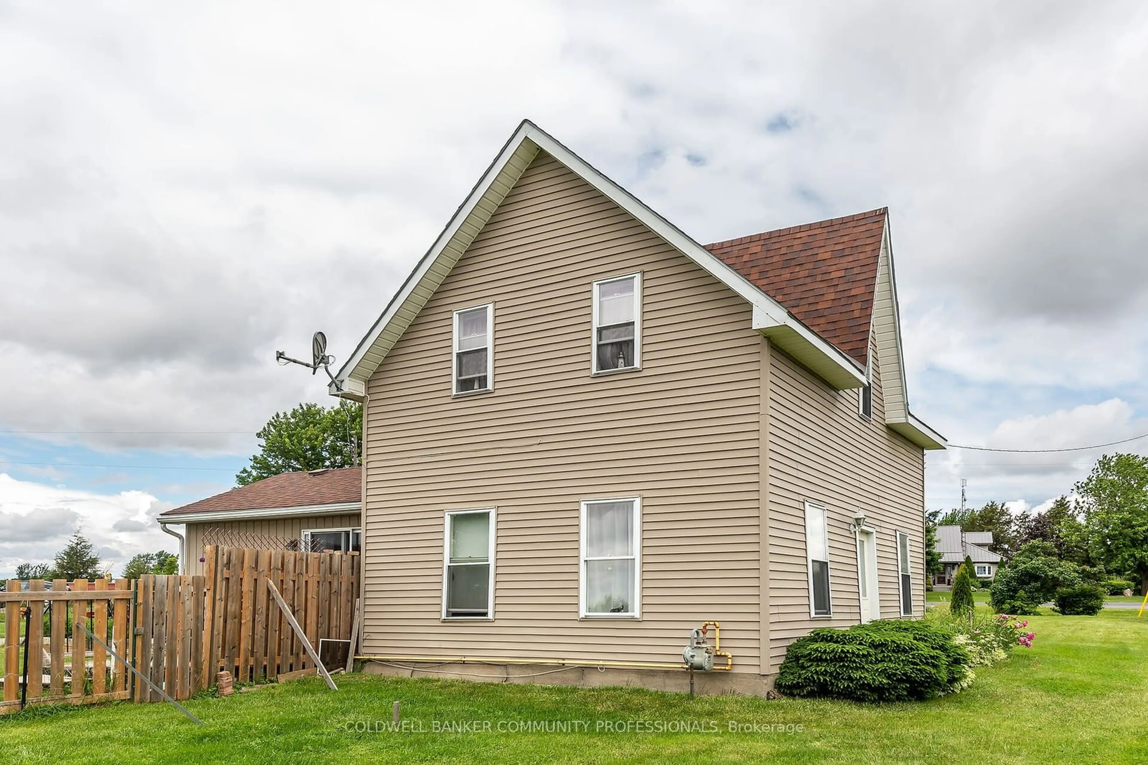 Frontside or backside of a home, the front or back of building for 3694 #3 HIGHWAY, Haldimand Ontario N0A 1J0