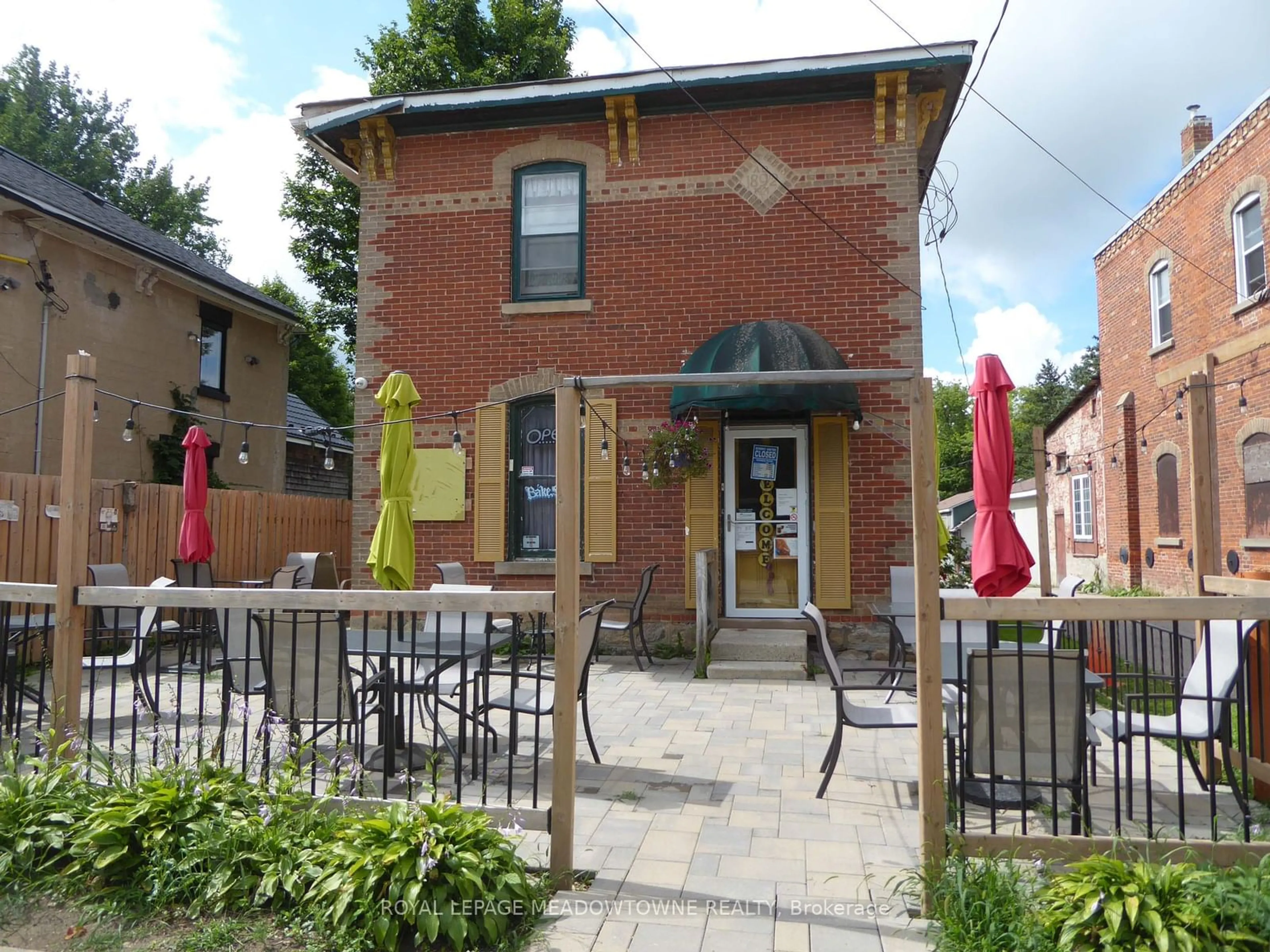 Patio, the front or back of building for 90 Trafalgar Rd, Erin Ontario N0B 1Z0