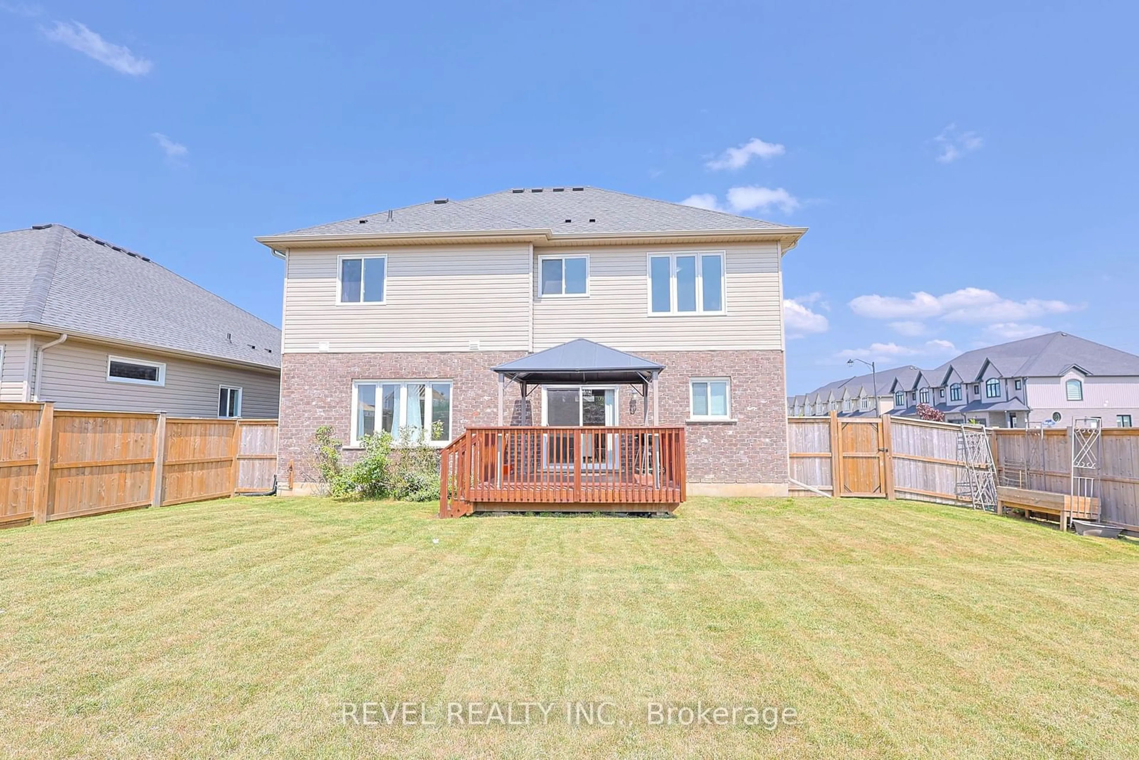 Frontside or backside of a home for 13 Cinnamon St, Thorold Ontario L2V 0B6