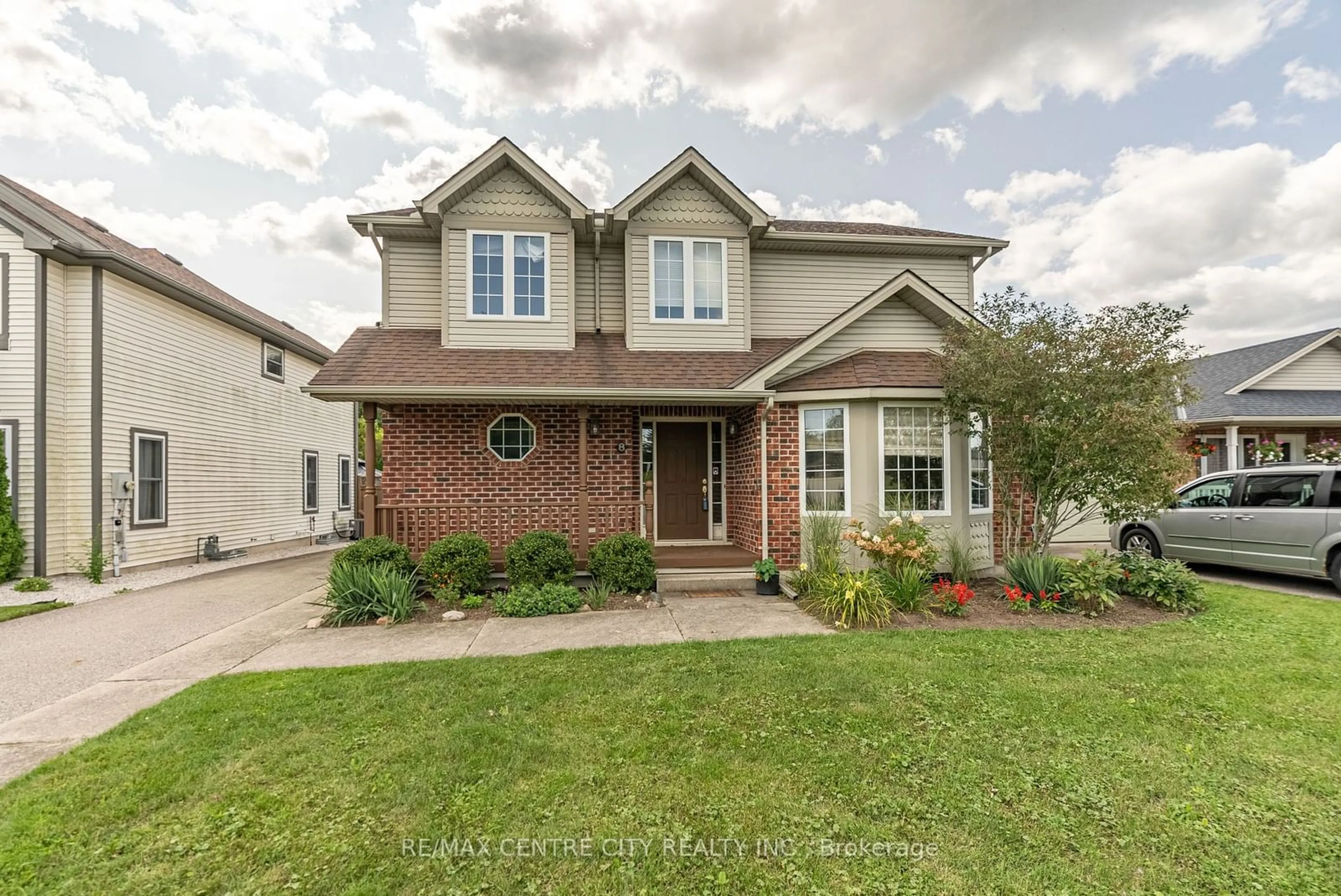 Home with brick exterior material for 8 Cottonwood Blvd, Aylmer Ontario N5H 3H7