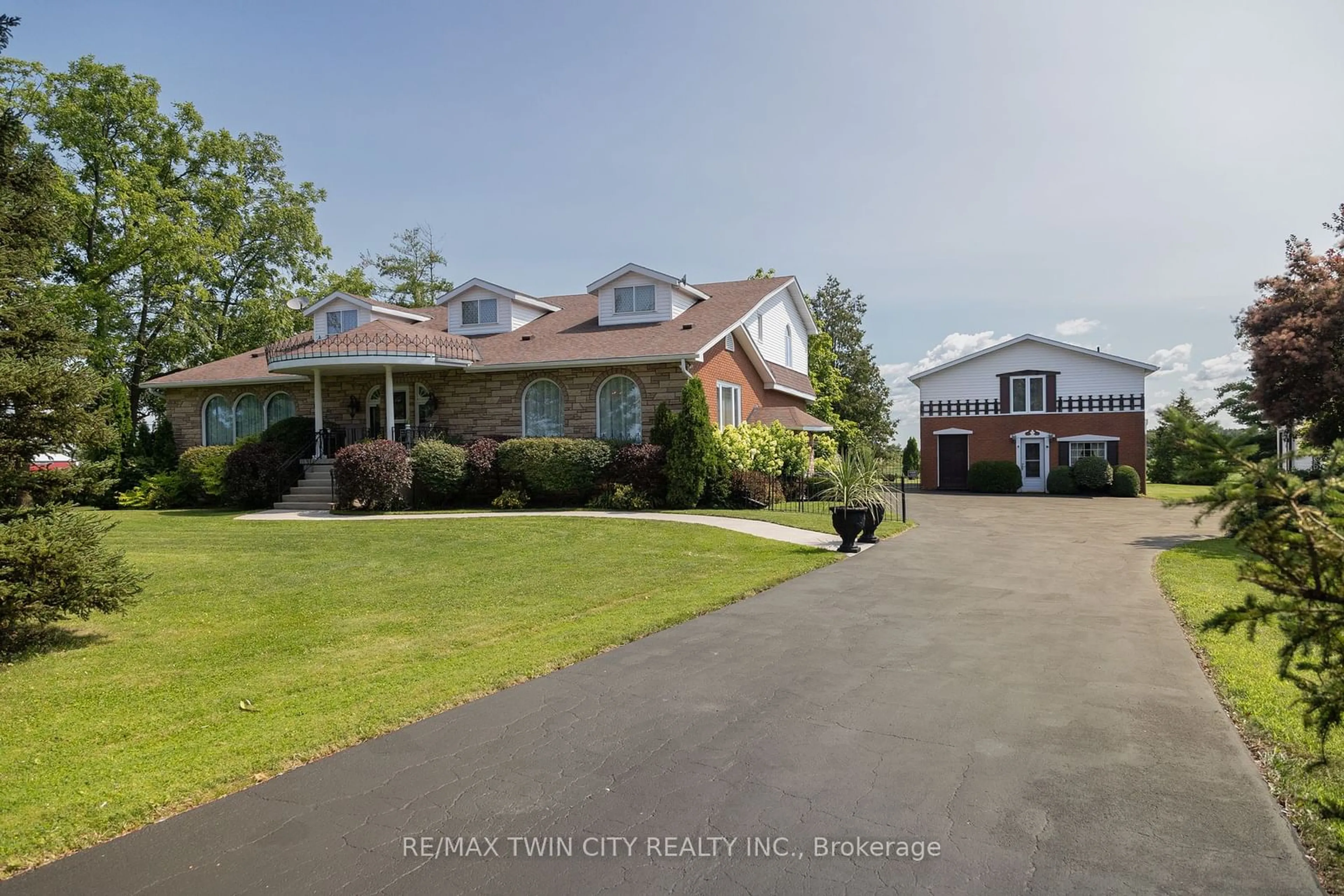 Frontside or backside of a home, the street view for 42 BRANT MILL Rd, Brant Ontario N0E 1R0