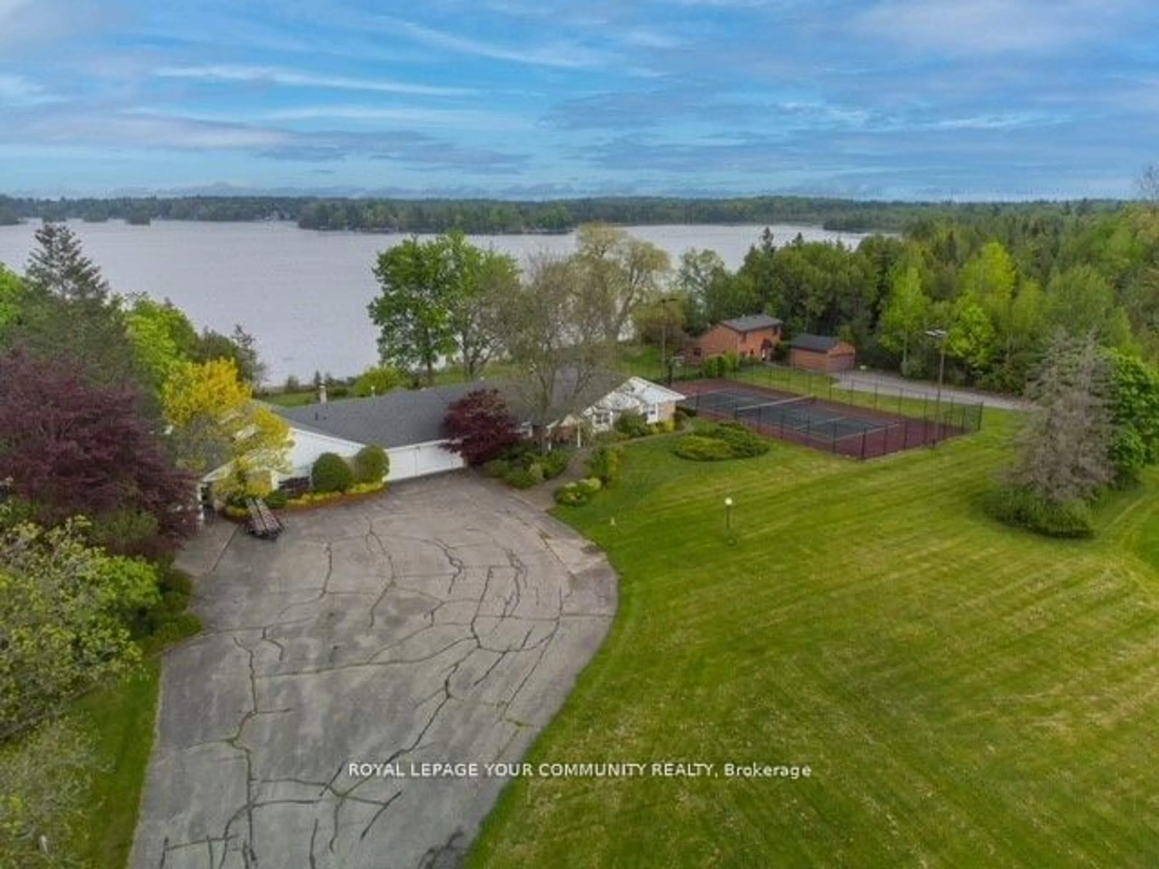 Frontside or backside of a home, the view of lake or river for 115 Lake Rd, Puslinch Ontario N3C 2V4