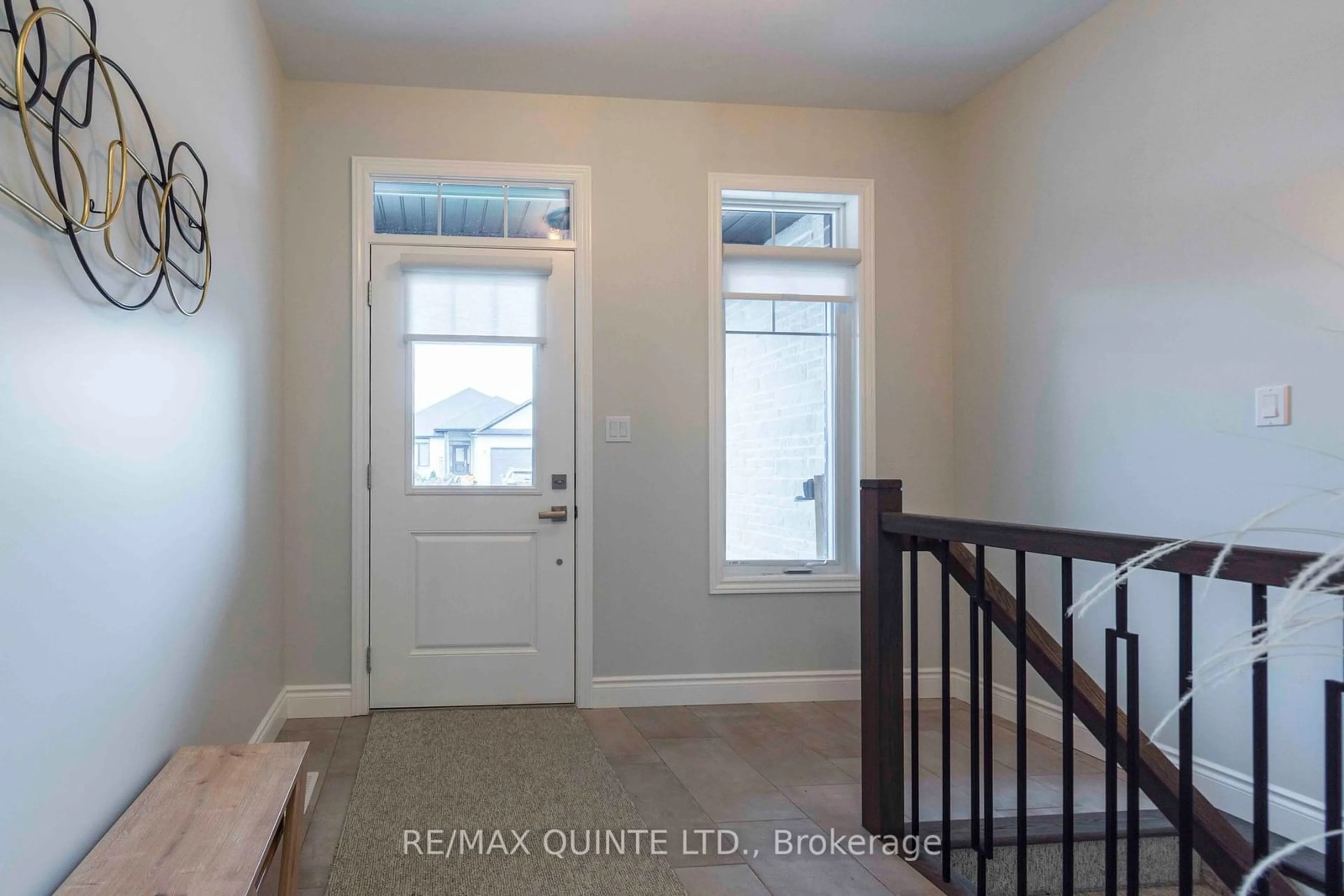 Indoor entryway for 28 Raycroft Dr, Belleville Ontario K8N 0R6