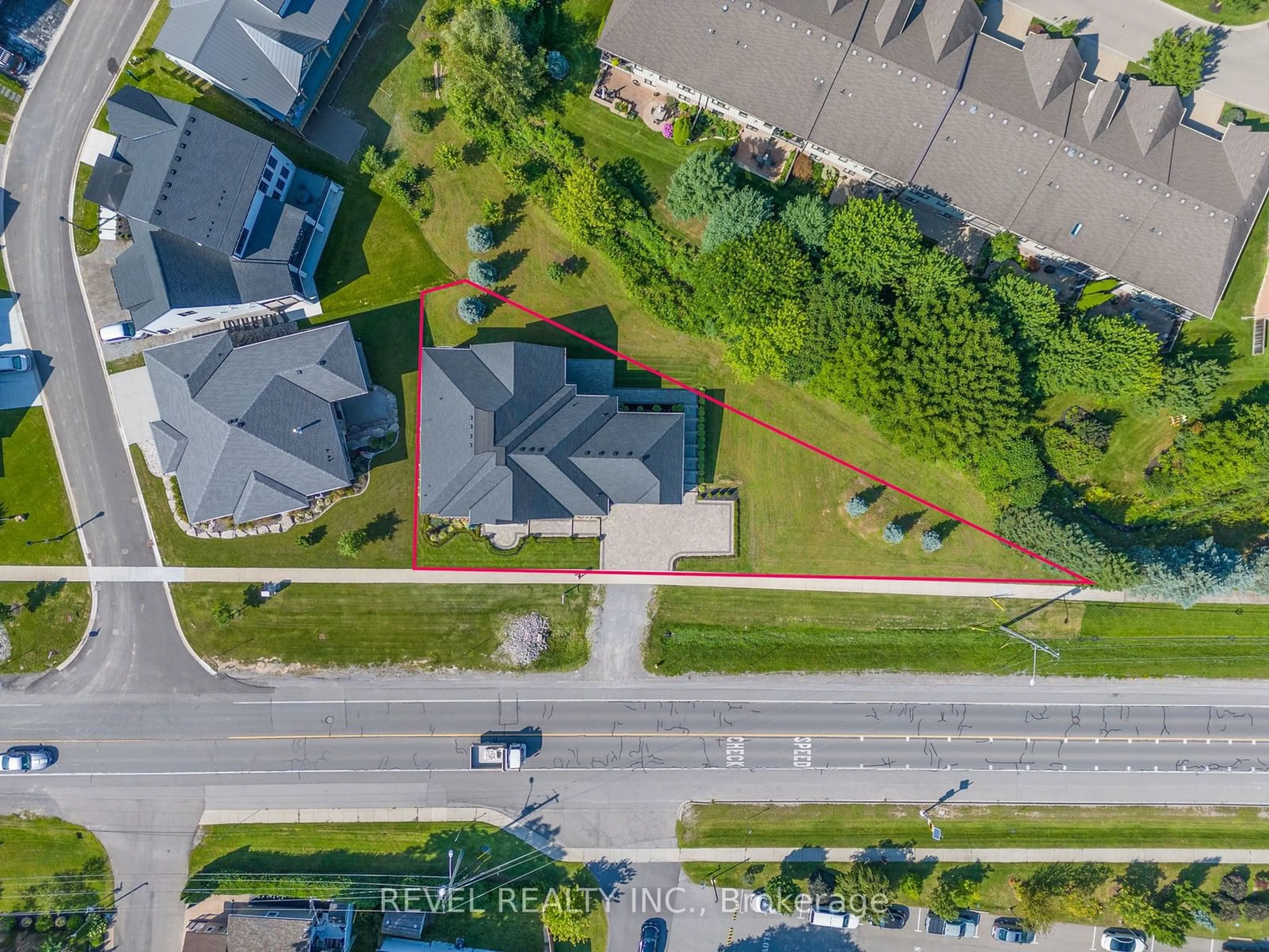 Frontside or backside of a home, the street view for 18 Four Mile Creek Rd, Niagara-on-the-Lake Ontario L0S 1J1