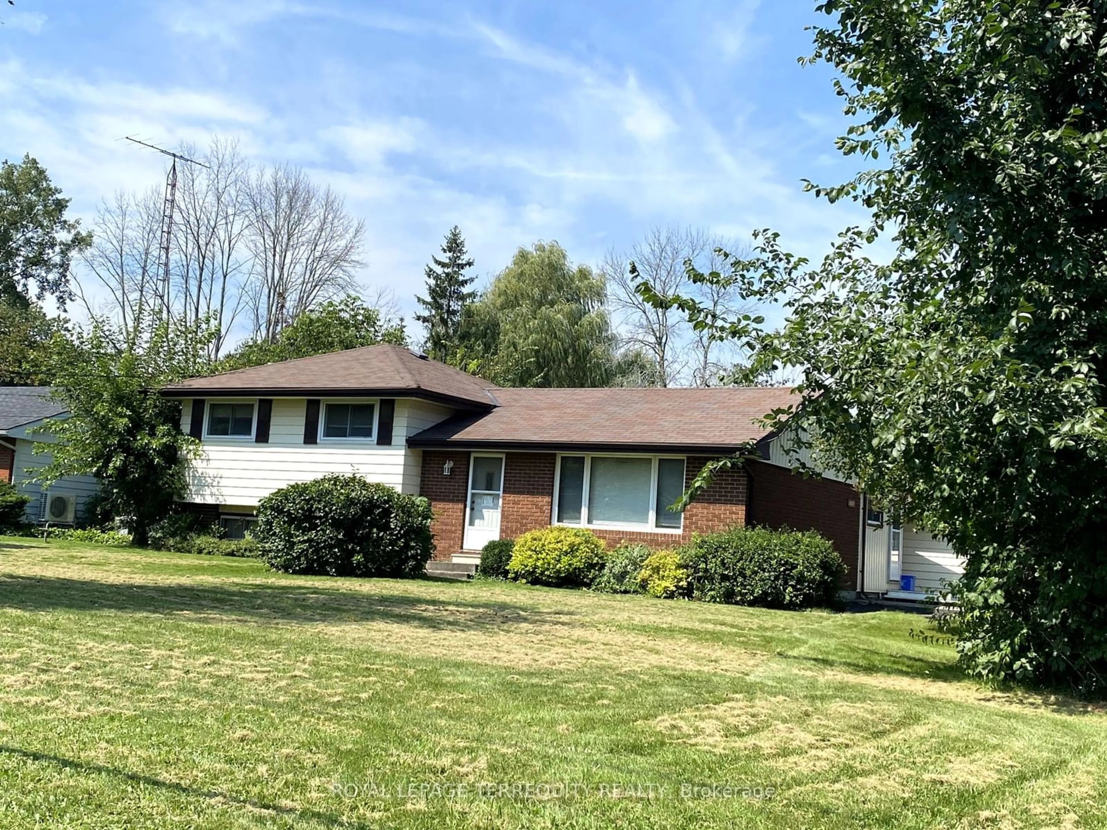 Frontside or backside of a home, cottage for 7 Jeffrey Dr, Quinte West Ontario K8V 5P8