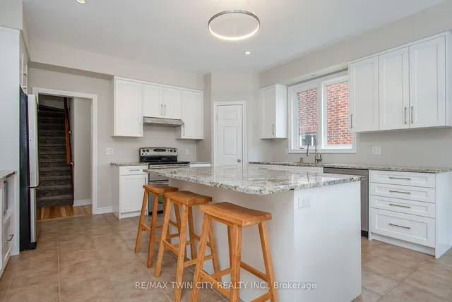Additional property image - 508 Topper Woods Cres