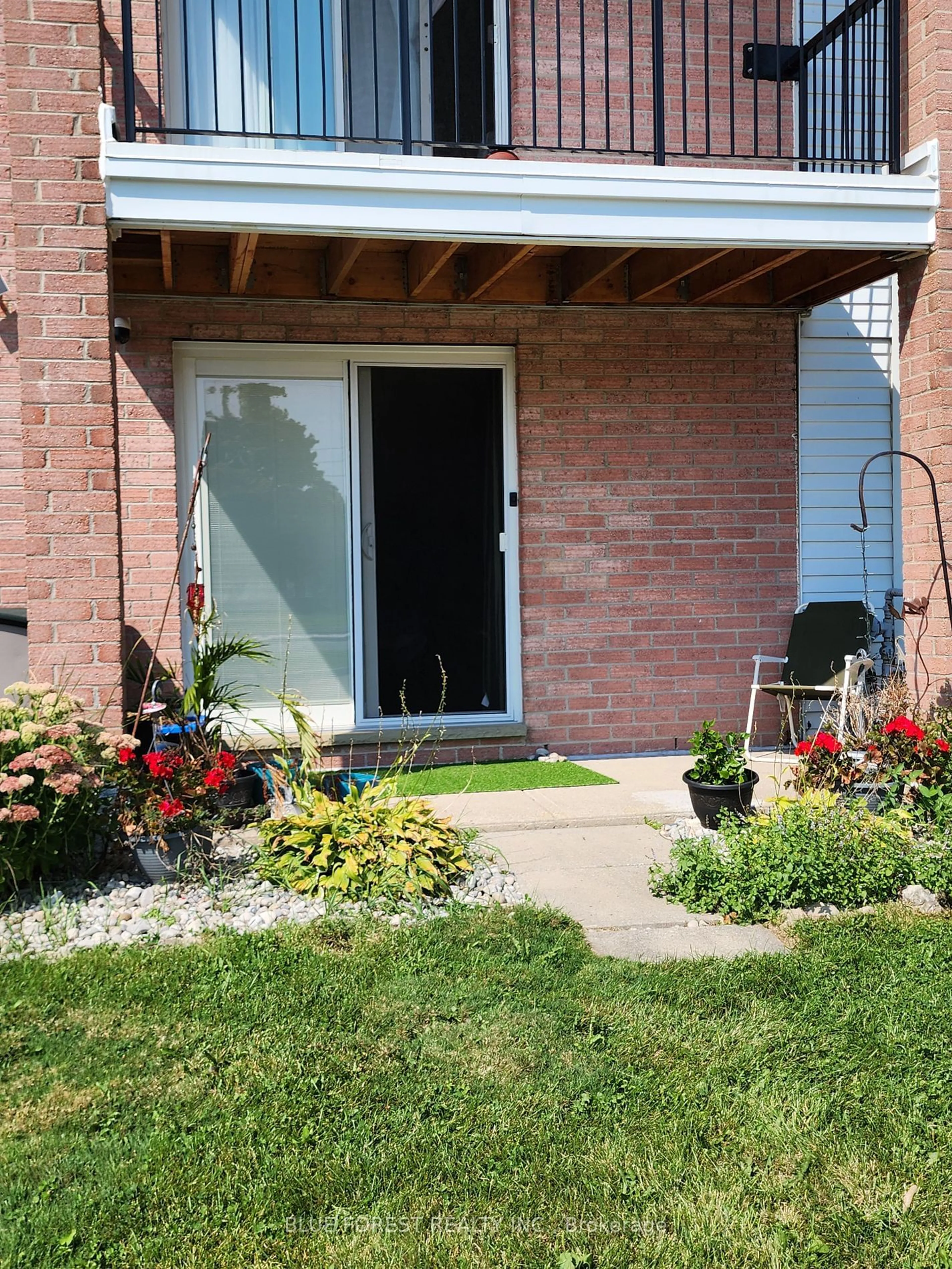 A pic from exterior of the house or condo for 1096 Jalna Blvd #103, London Ontario N6E 3B8