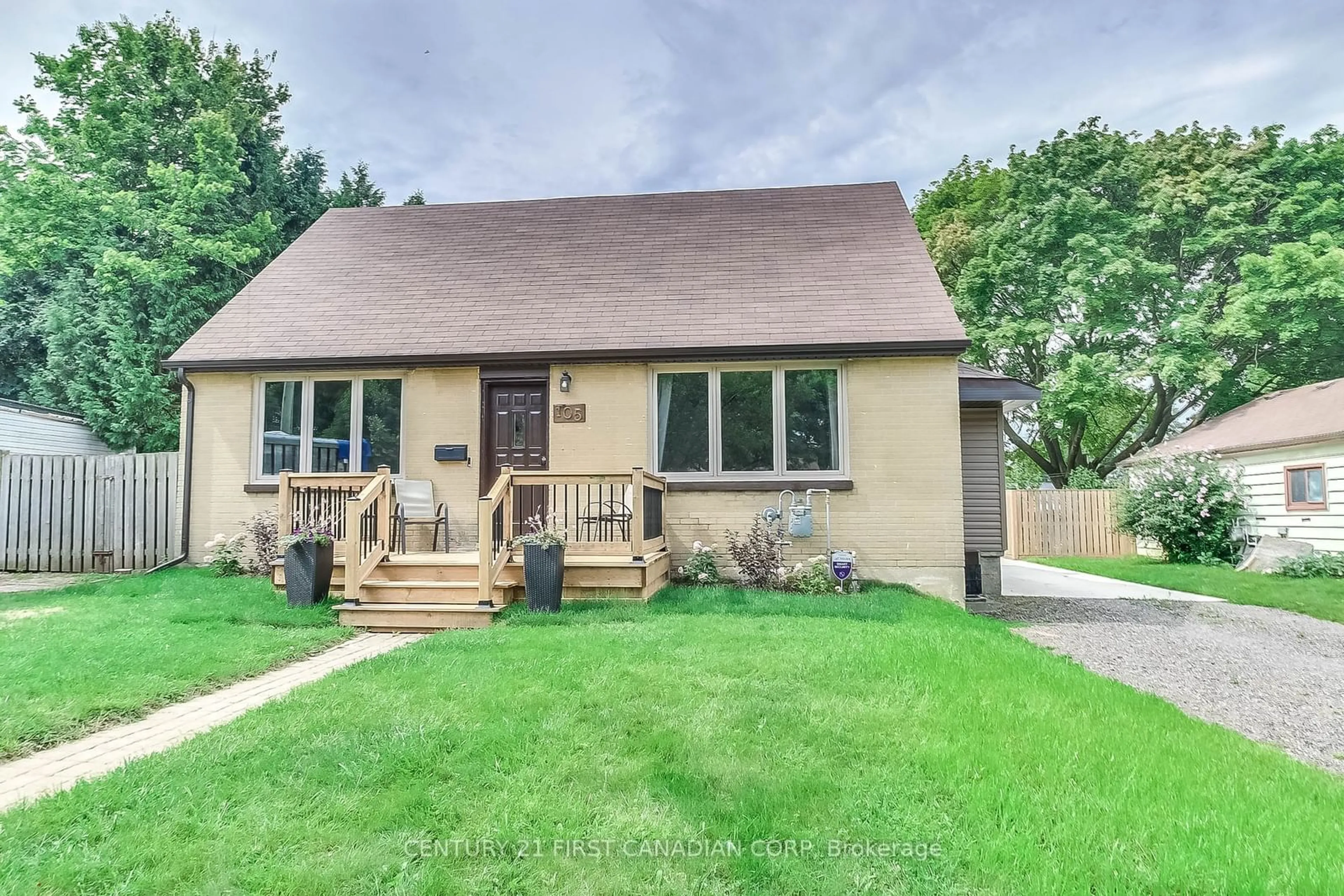 Frontside or backside of a home for 105 Lyman St, London Ontario N5Y 1M9