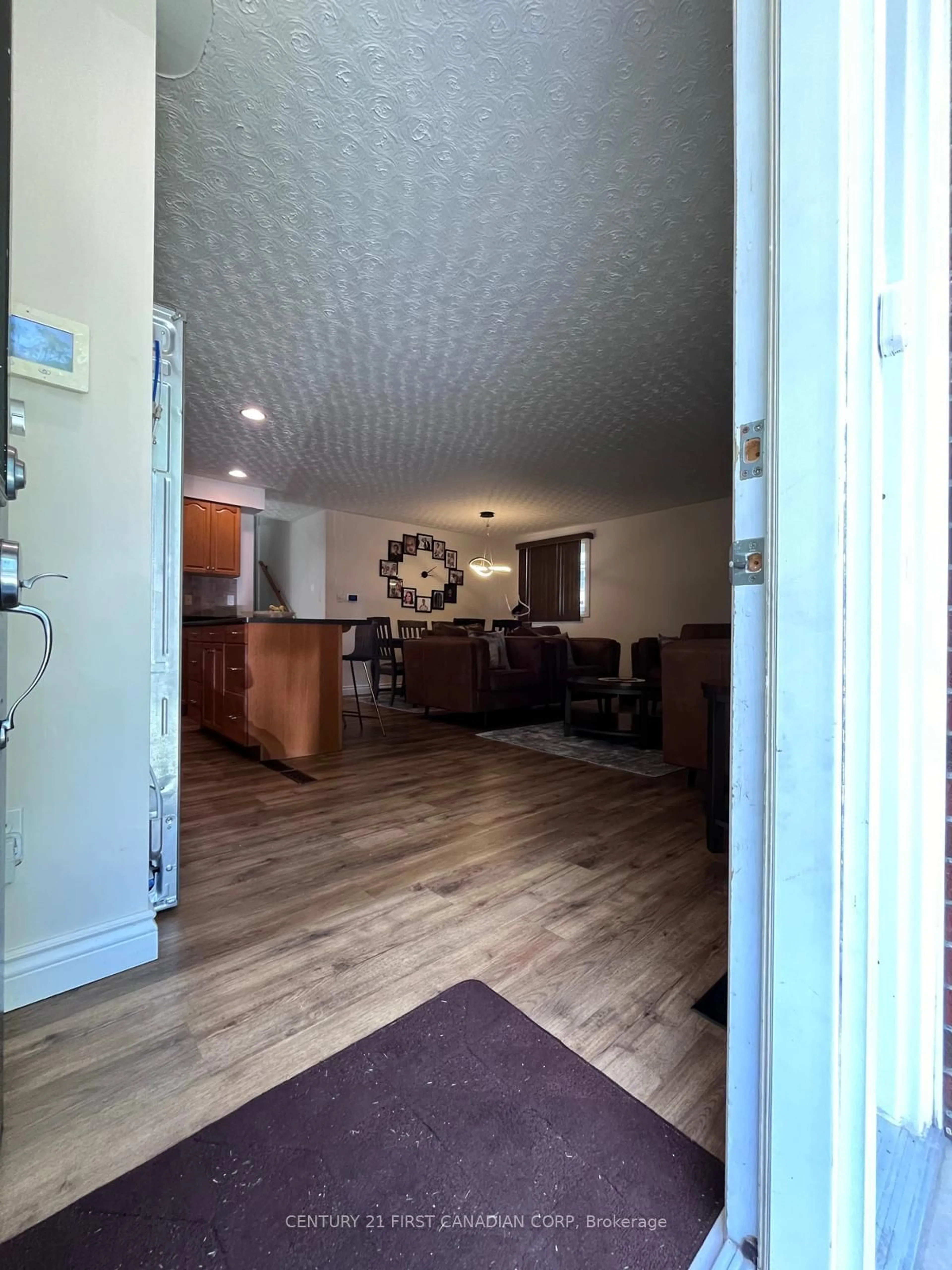 A pic of a room for 27 Rexway Rd, London Ontario N6G 3C1