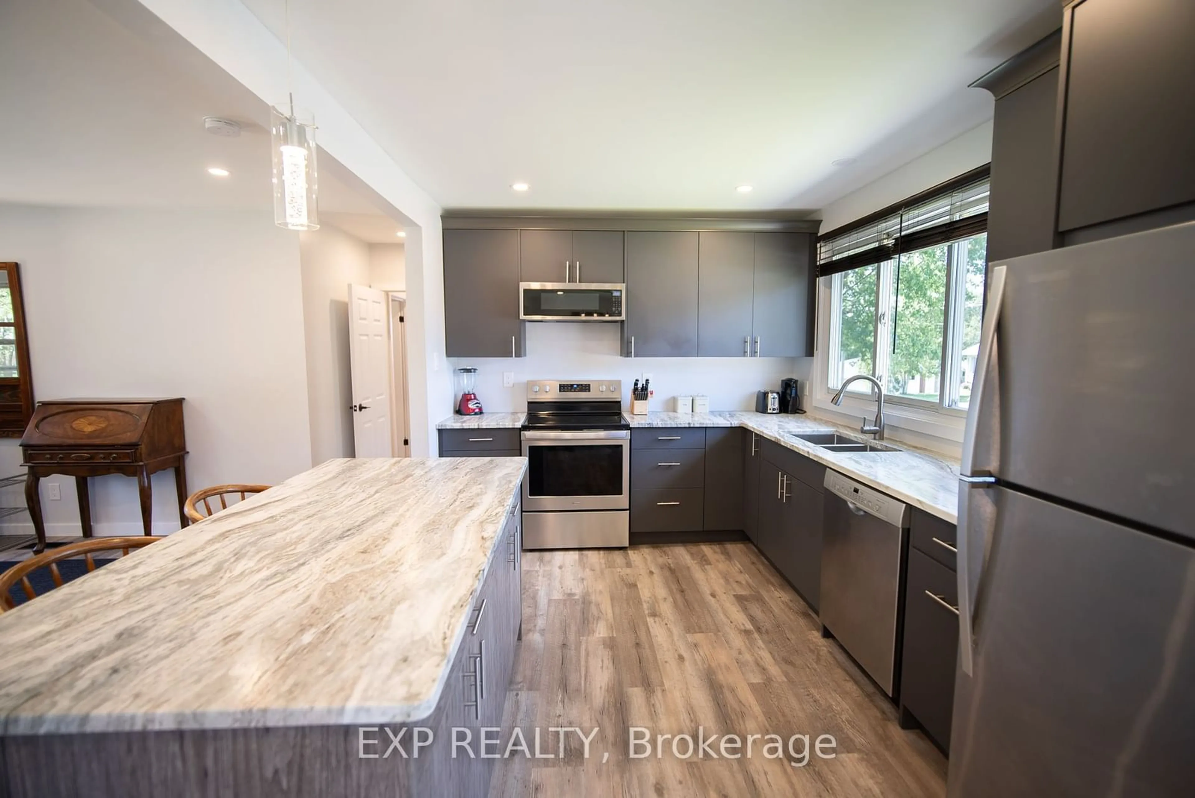 Open concept kitchen for 40 Birch Cres Cres, Temagami Ontario P0H 2H0