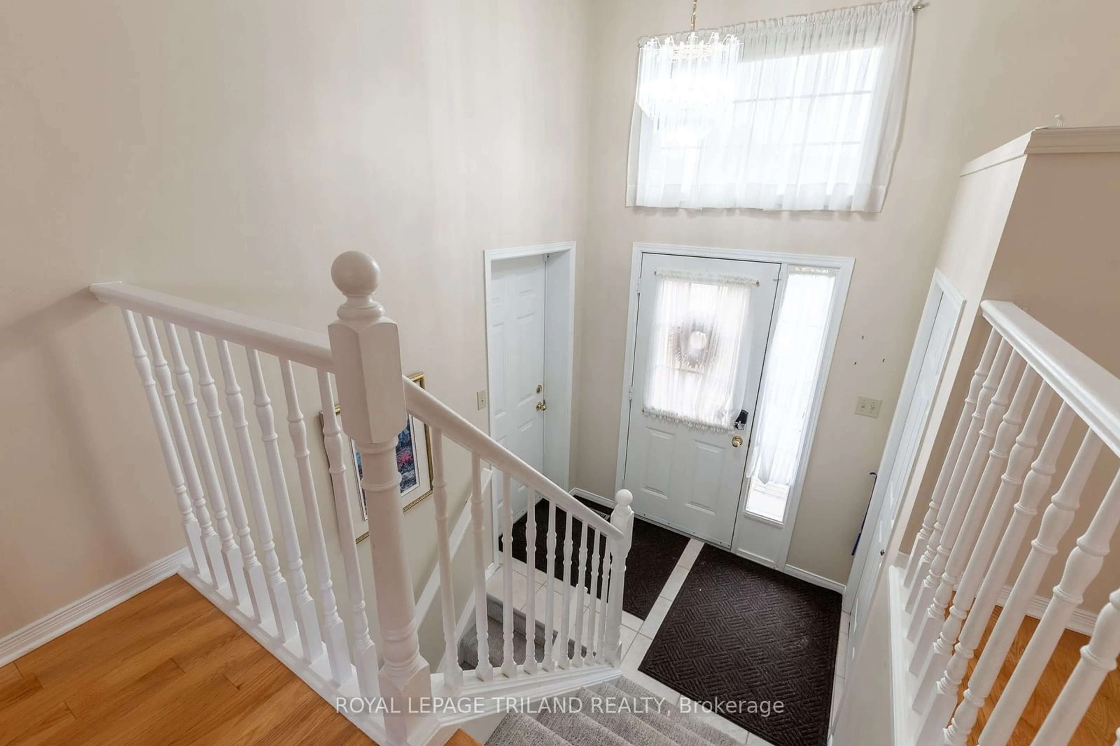 Indoor foyer, wood floors for 145 North Centre Rd #34, London Ontario N5X 4C7