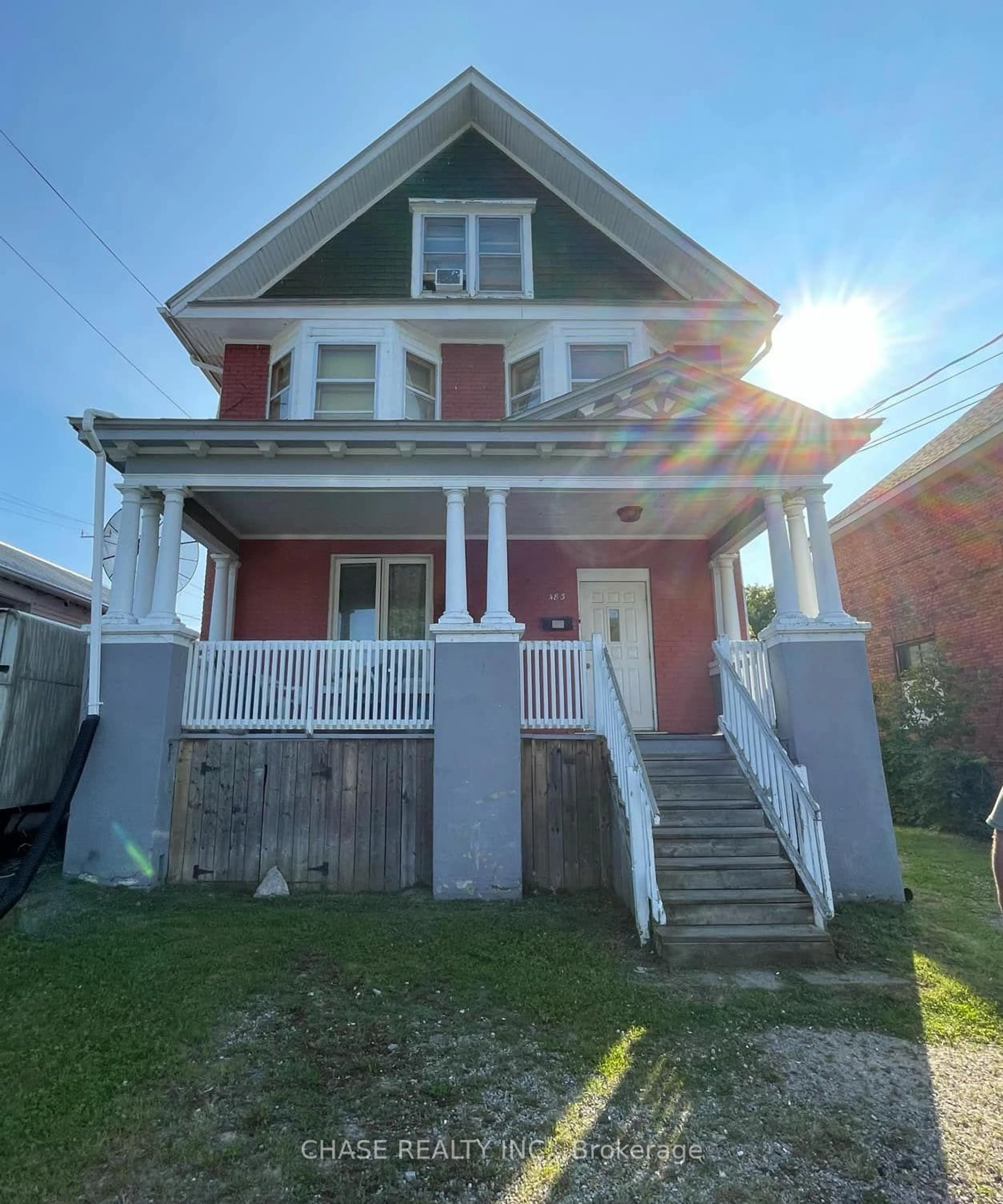 Frontside or backside of a home for 483 1st Ave, North Bay Ontario P1B 1K4