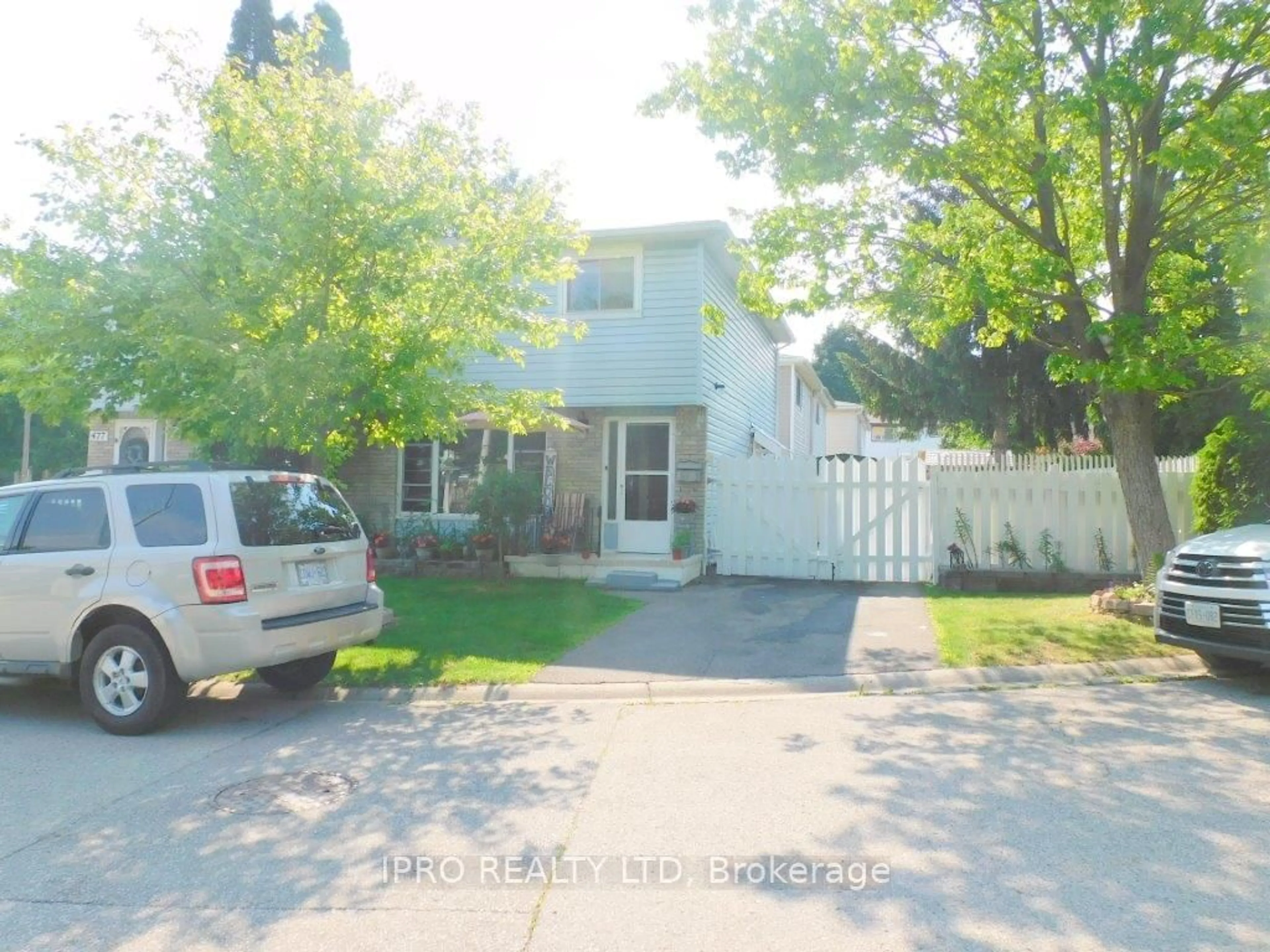 Frontside or backside of a home, the street view for 479 Pinetree Cres, Cambridge Ontario N3H 4X4