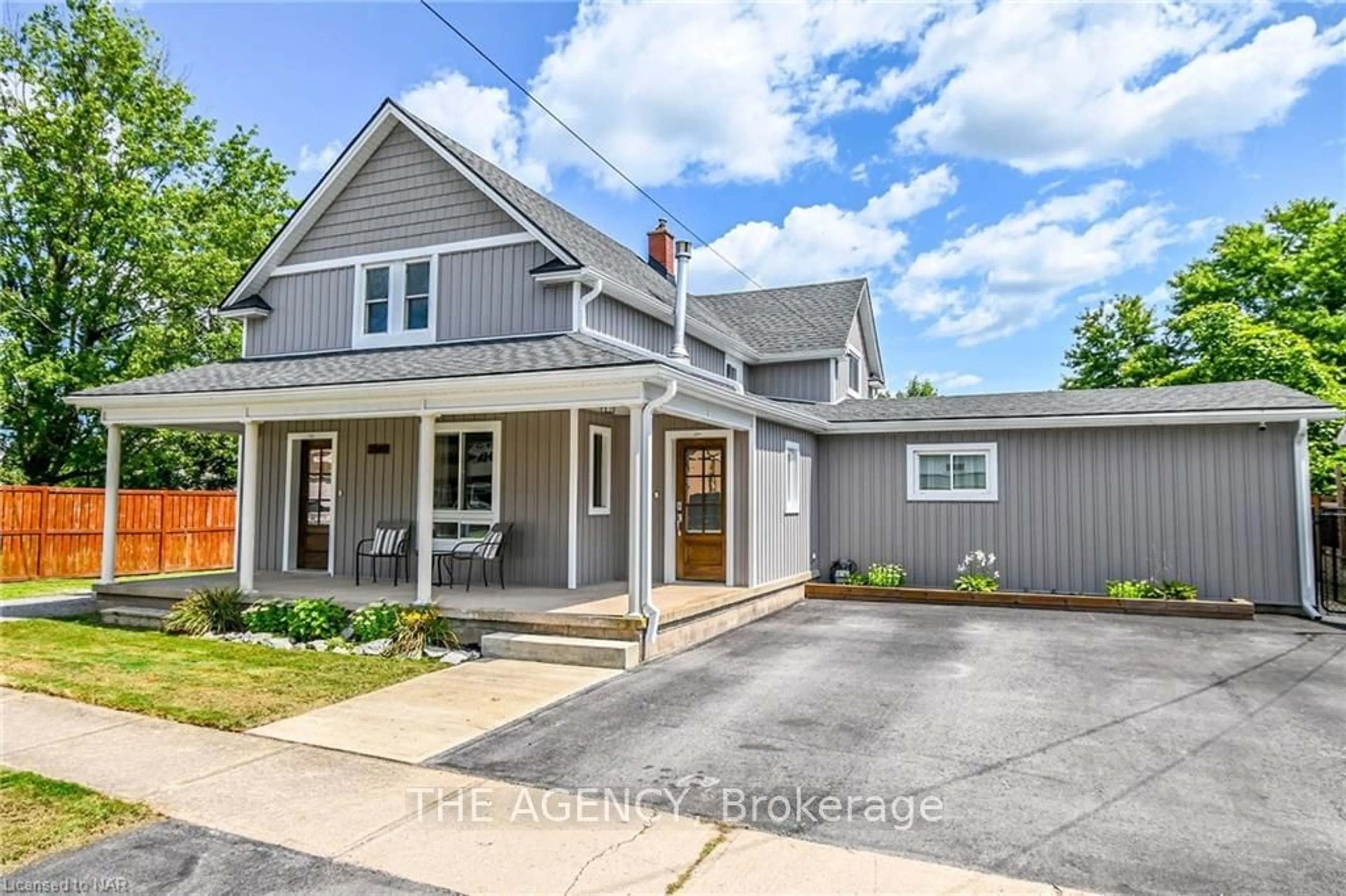 Frontside or backside of a home, cottage for 2540 Airline St, Fort Erie Ontario L0S 1S0