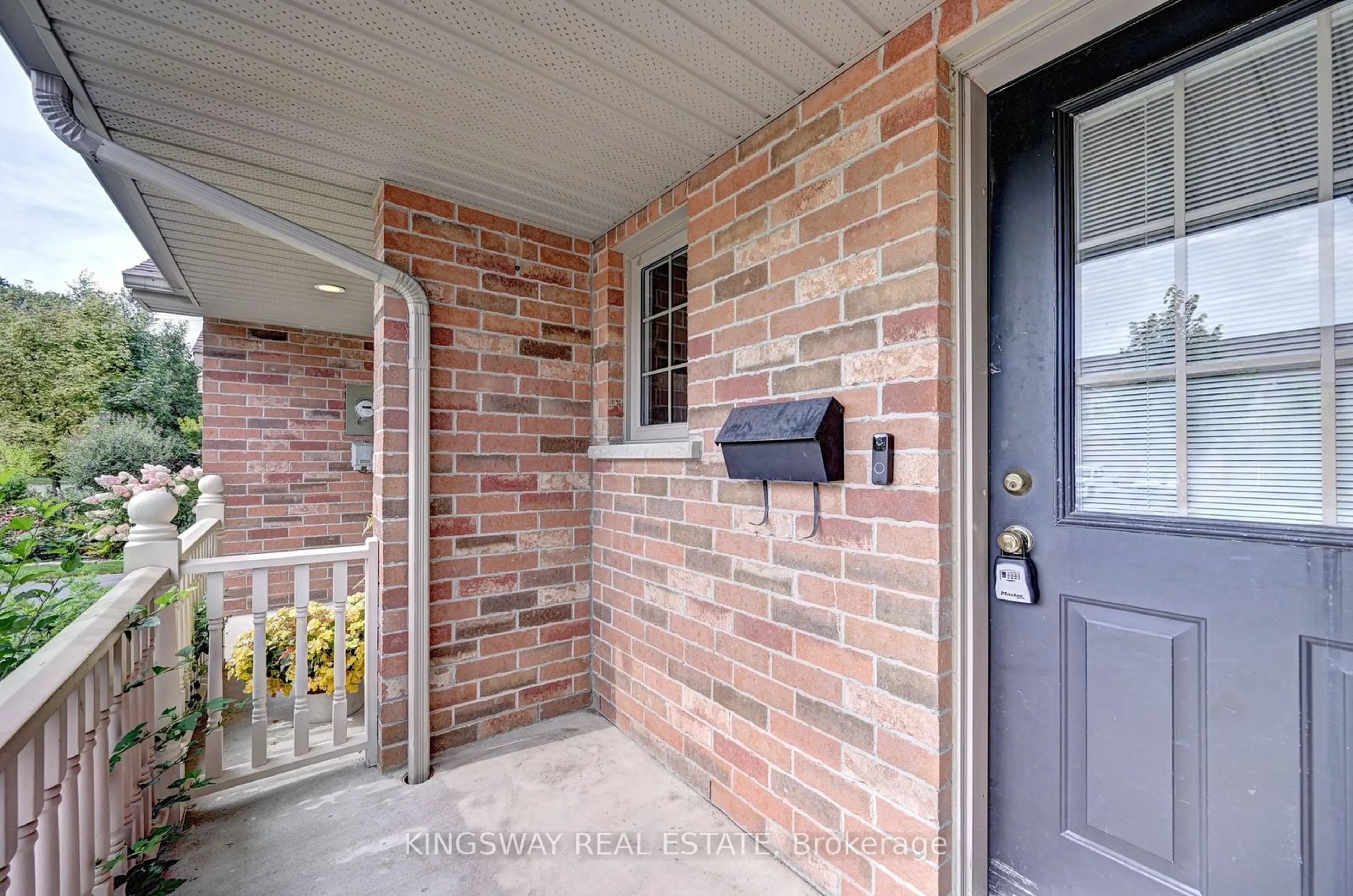 Indoor entryway for 18 HYDE Rd, Stratford Ontario N5A 7Z4