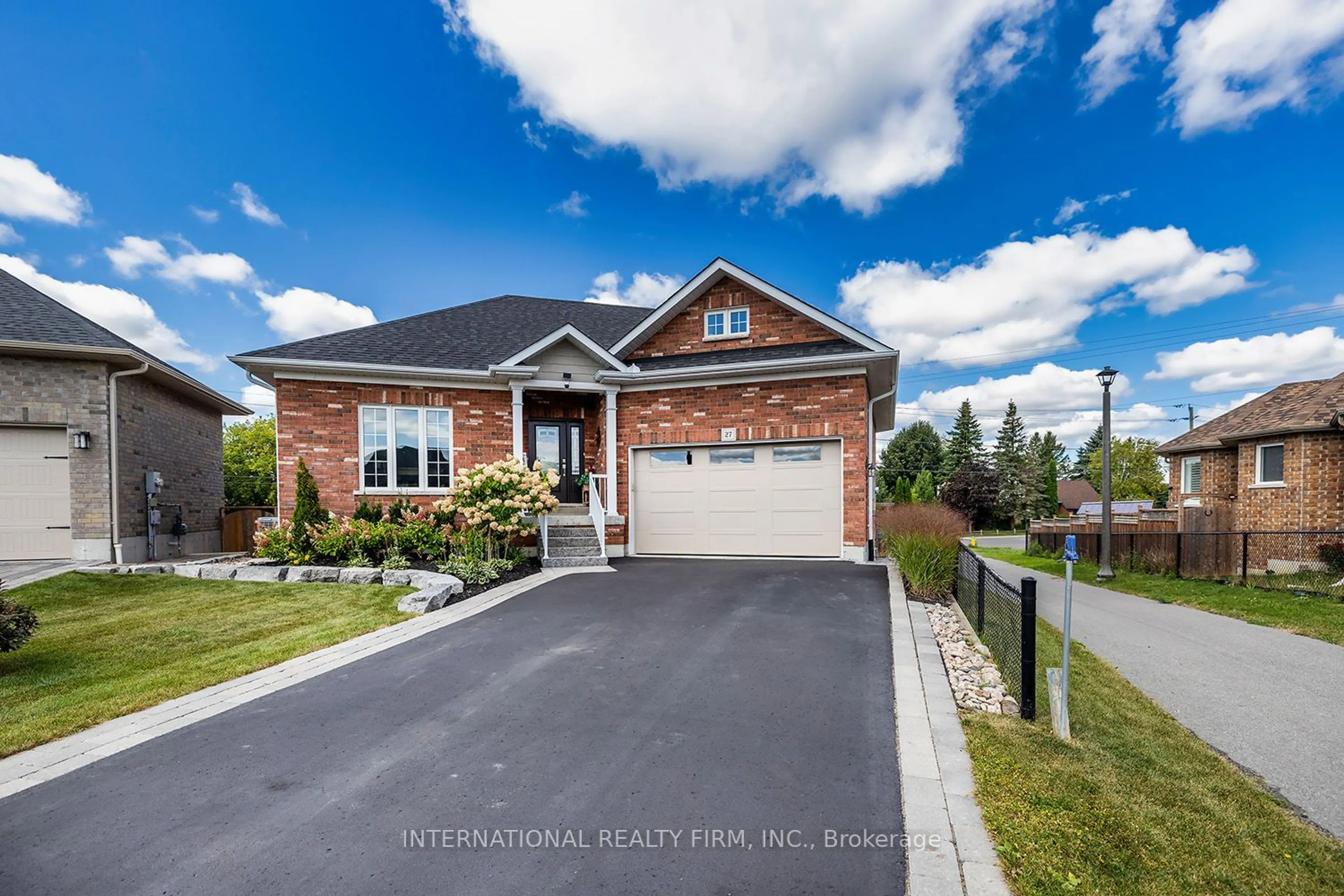 Home with brick exterior material for 27 Milner Crt, Kawartha Lakes Ontario K9V 0L2