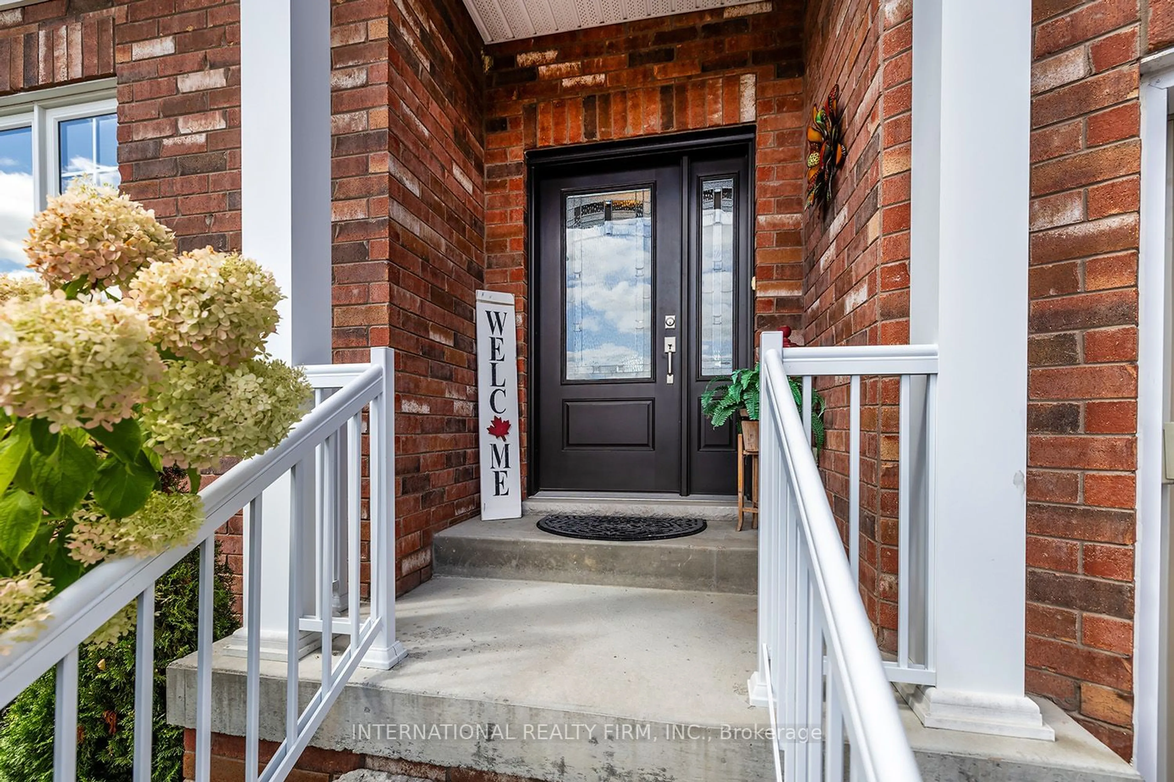 Indoor entryway for 27 Milner Crt, Kawartha Lakes Ontario K9V 0L2