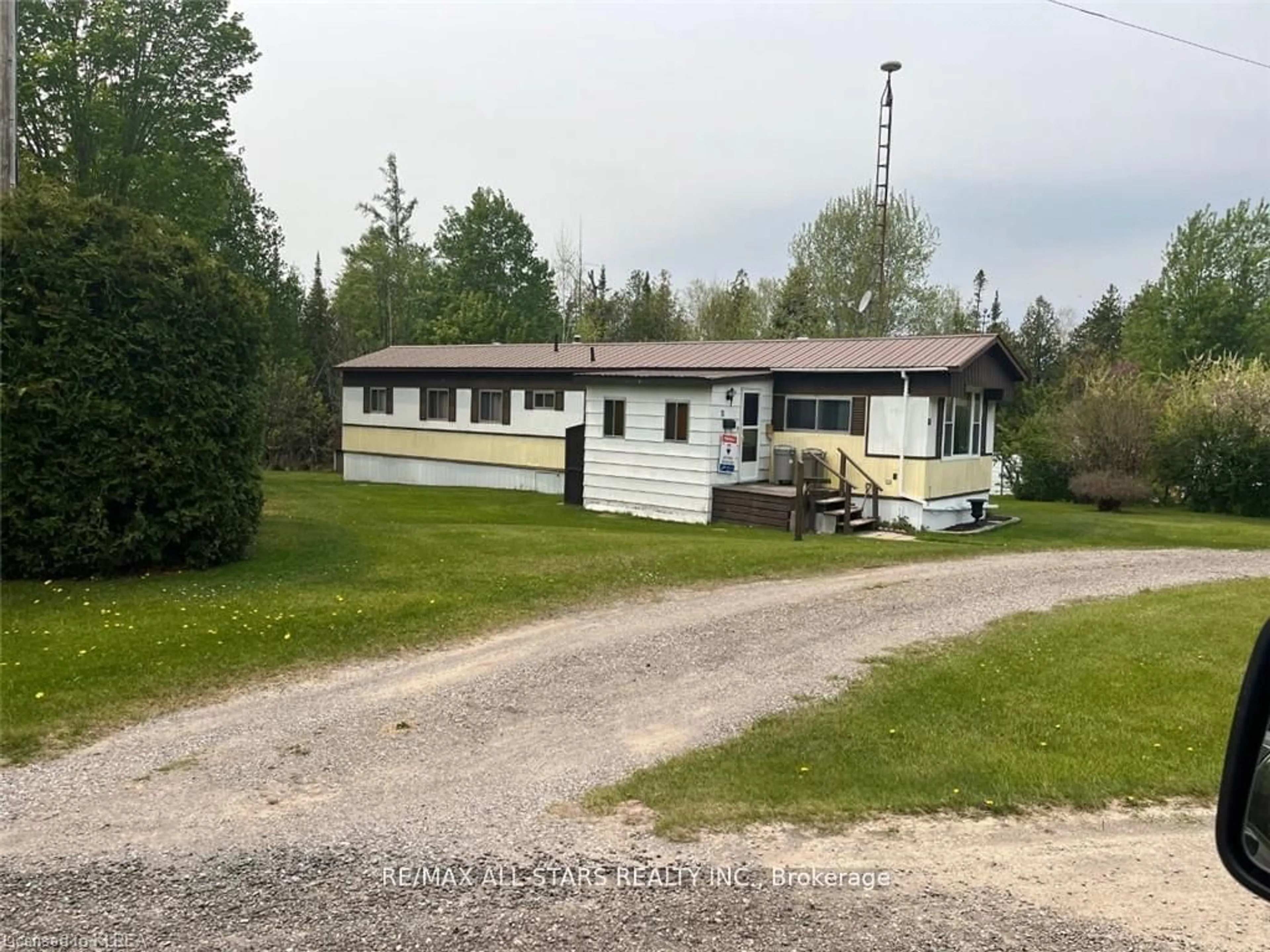 Frontside or backside of a home, cottage for 11 Beverly Rd, Kawartha Lakes Ontario L0B 1K0