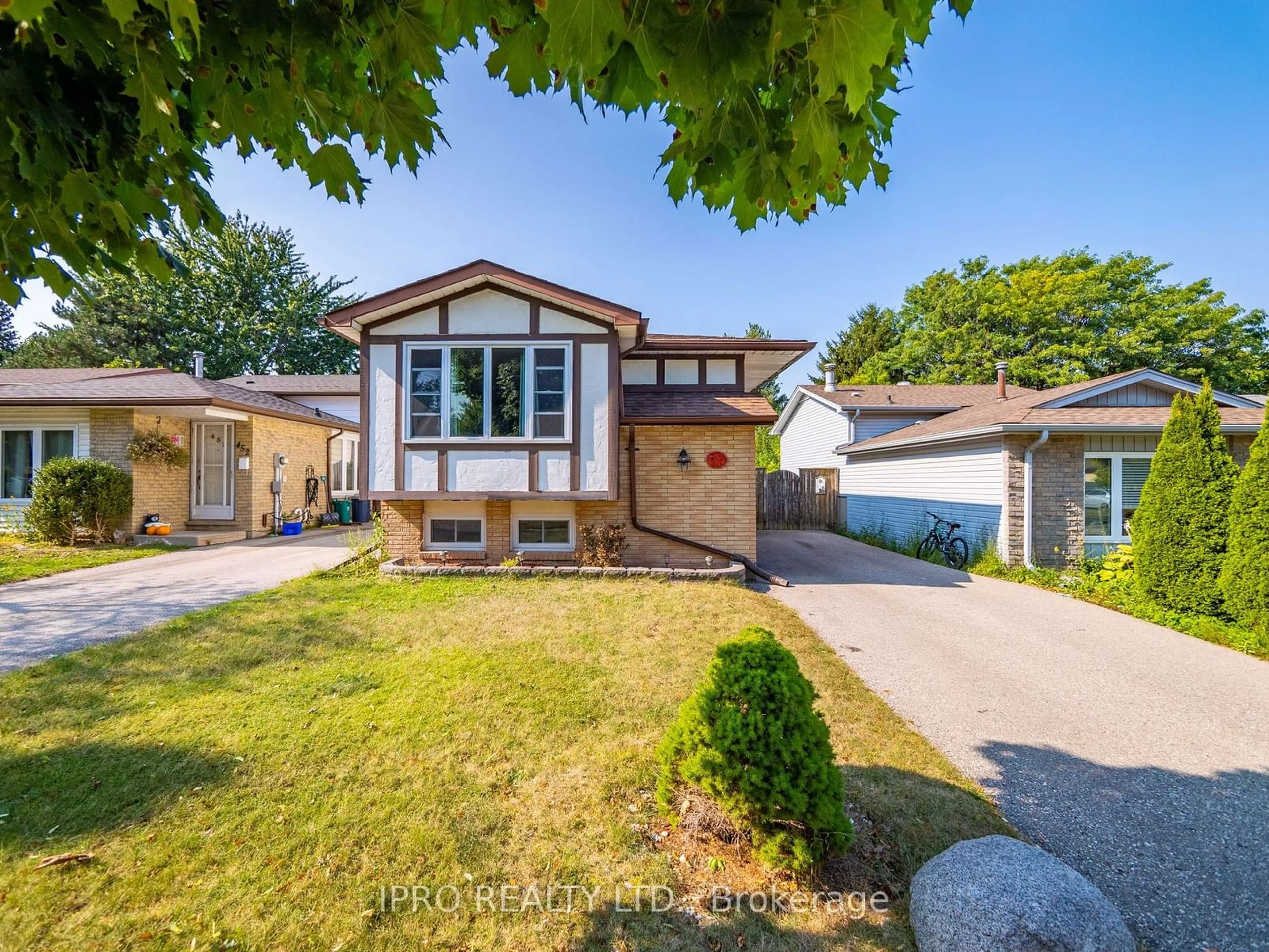 Frontside or backside of a home, the street view for 450 Drummerhill Cres, Waterloo Ontario N2T 1G4