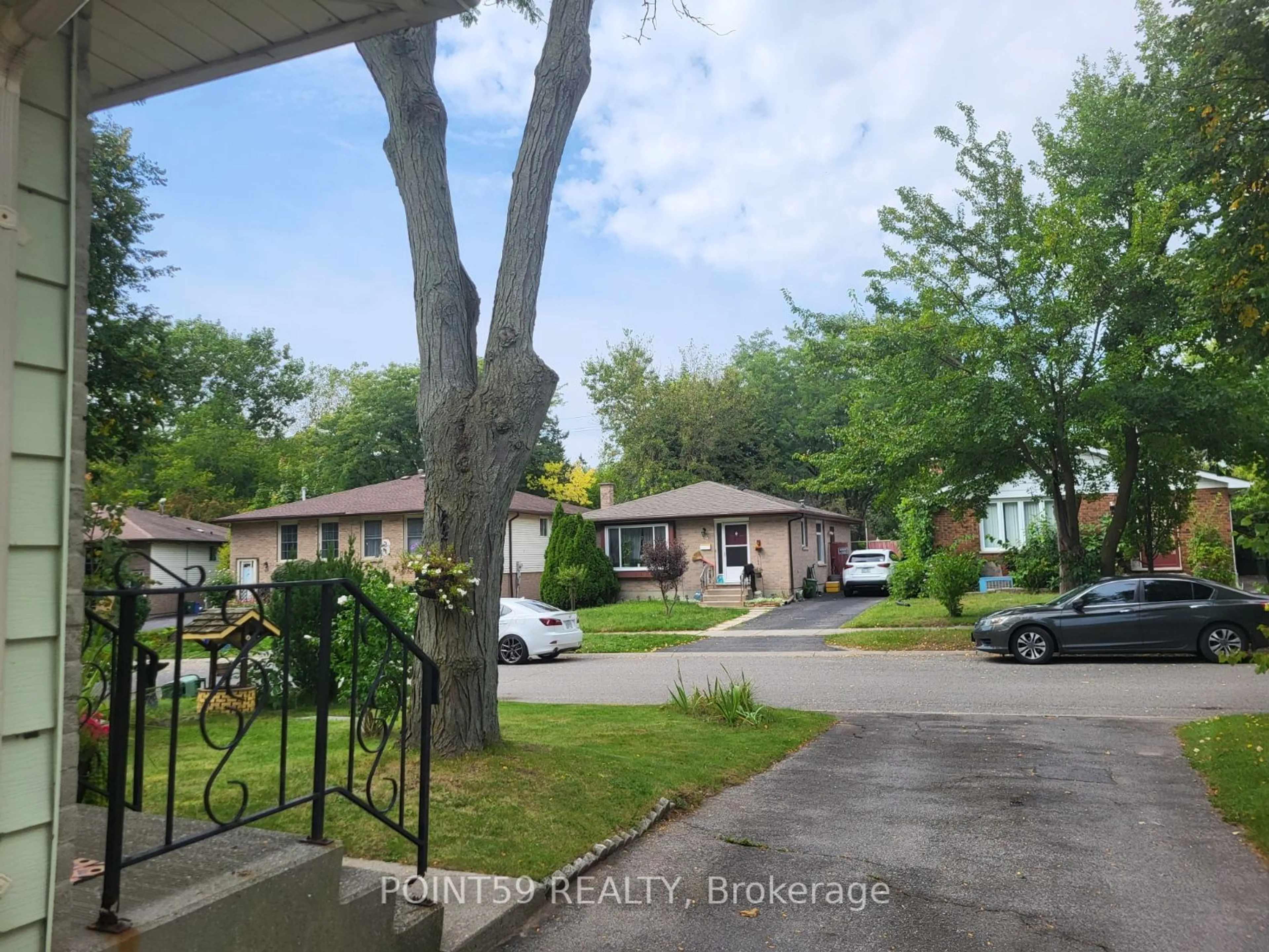 Frontside or backside of a home, the street view for 37 Monsarrat Cres, London Ontario N5Y 4Y7