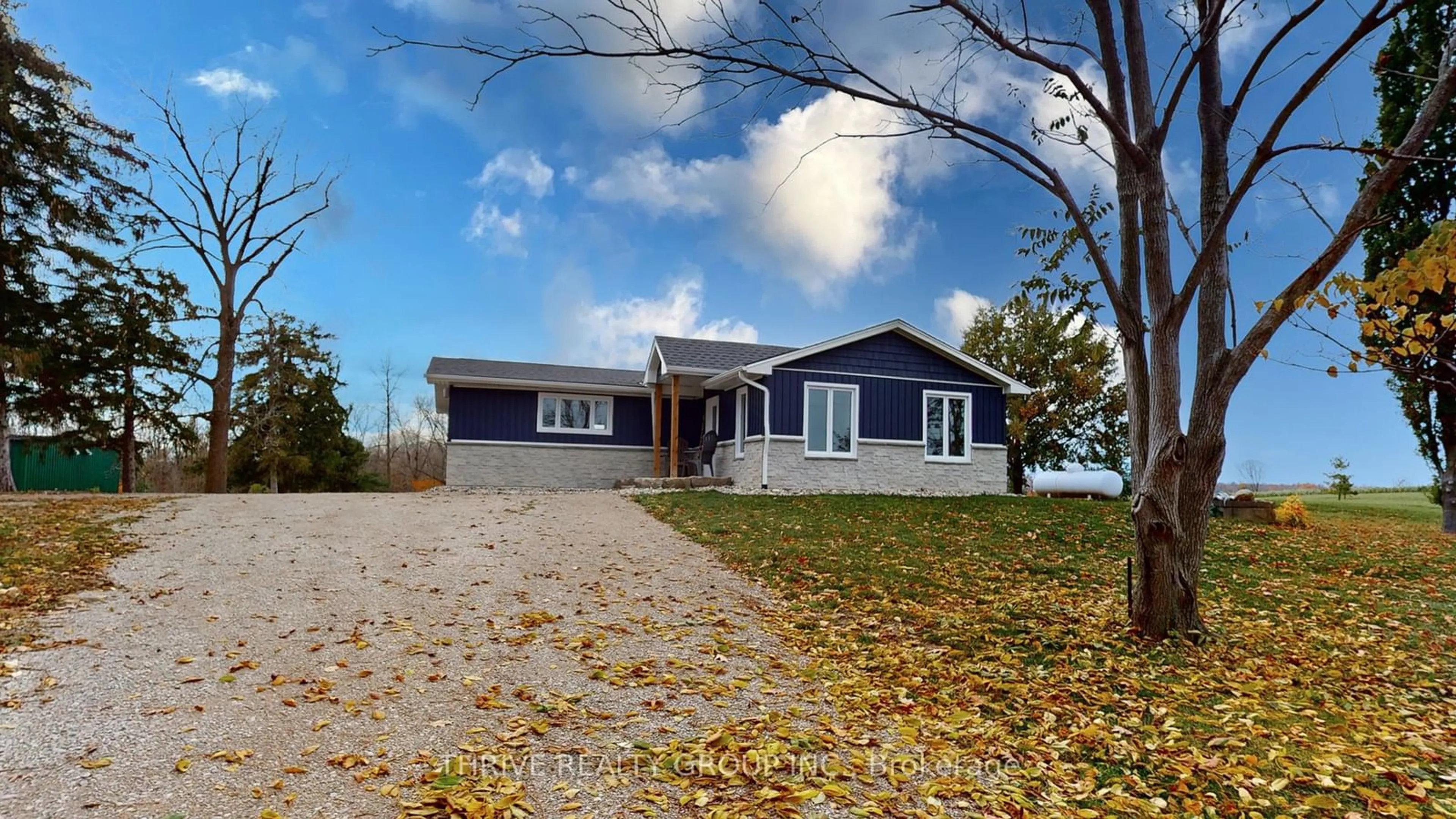 A pic from exterior of the house or condo, the street view for 1559 ELMTREE Dr, North Middlesex Ontario N0M 2K0