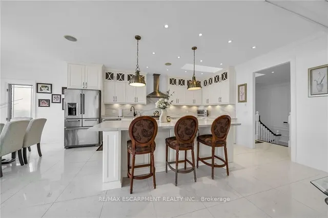 Additional property image - 94 SEABREEZE Cres